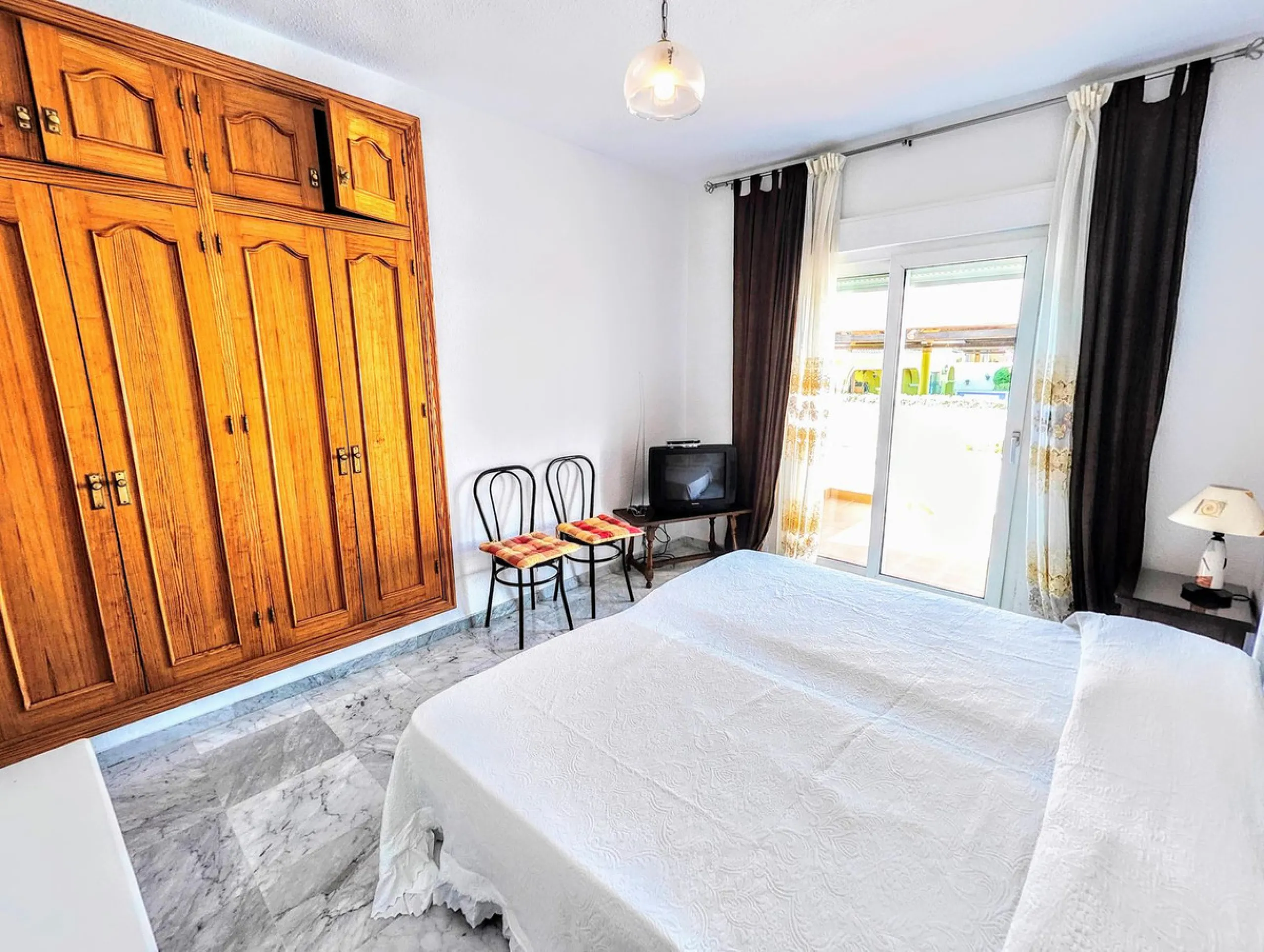 House - Detached Villa в продаже в Benalmadena, Málaga. В доме 4 спален и 2 ванных комнат. Площадь дома 206 м². Площадь участка 636 м²