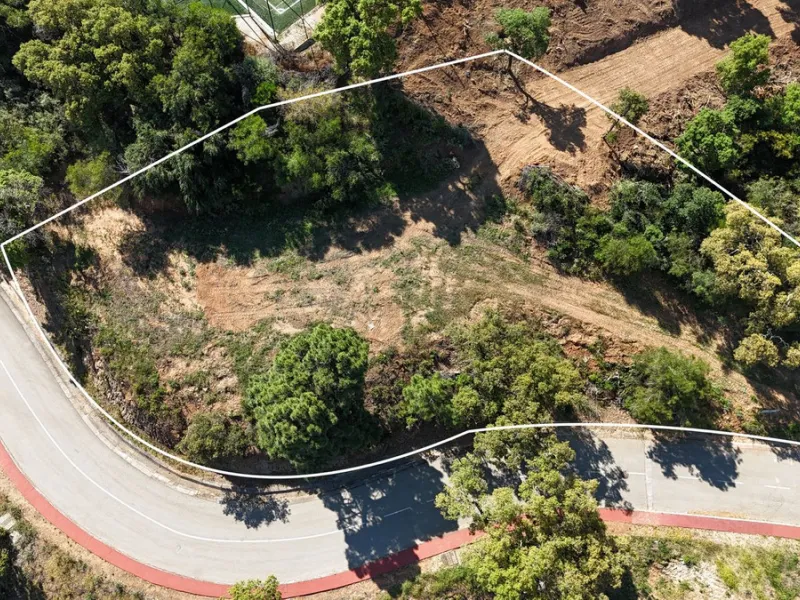 Plot 708 with project in La Mairena.