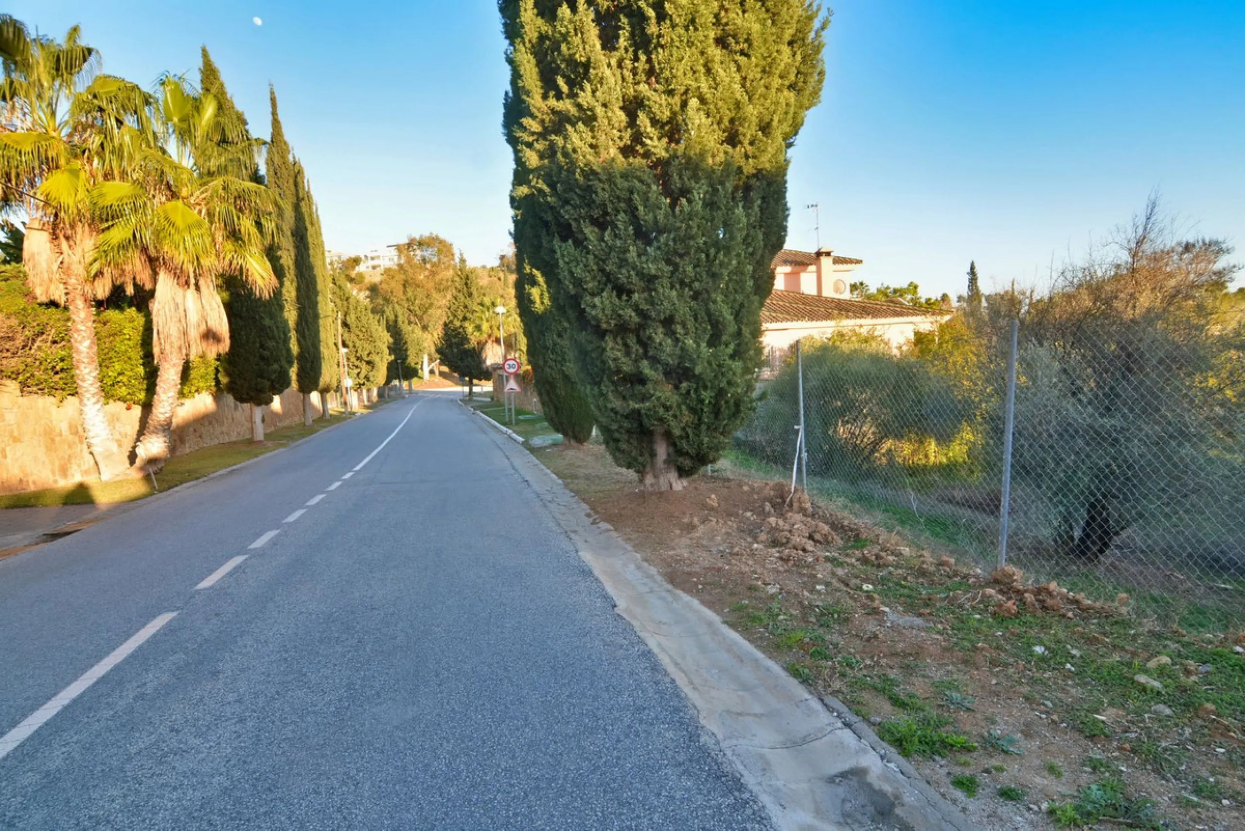 Plot - Residential Plot в продаже в Mijas, Málaga. Площадь дома 411 м². Площадь участка 1644 м²
