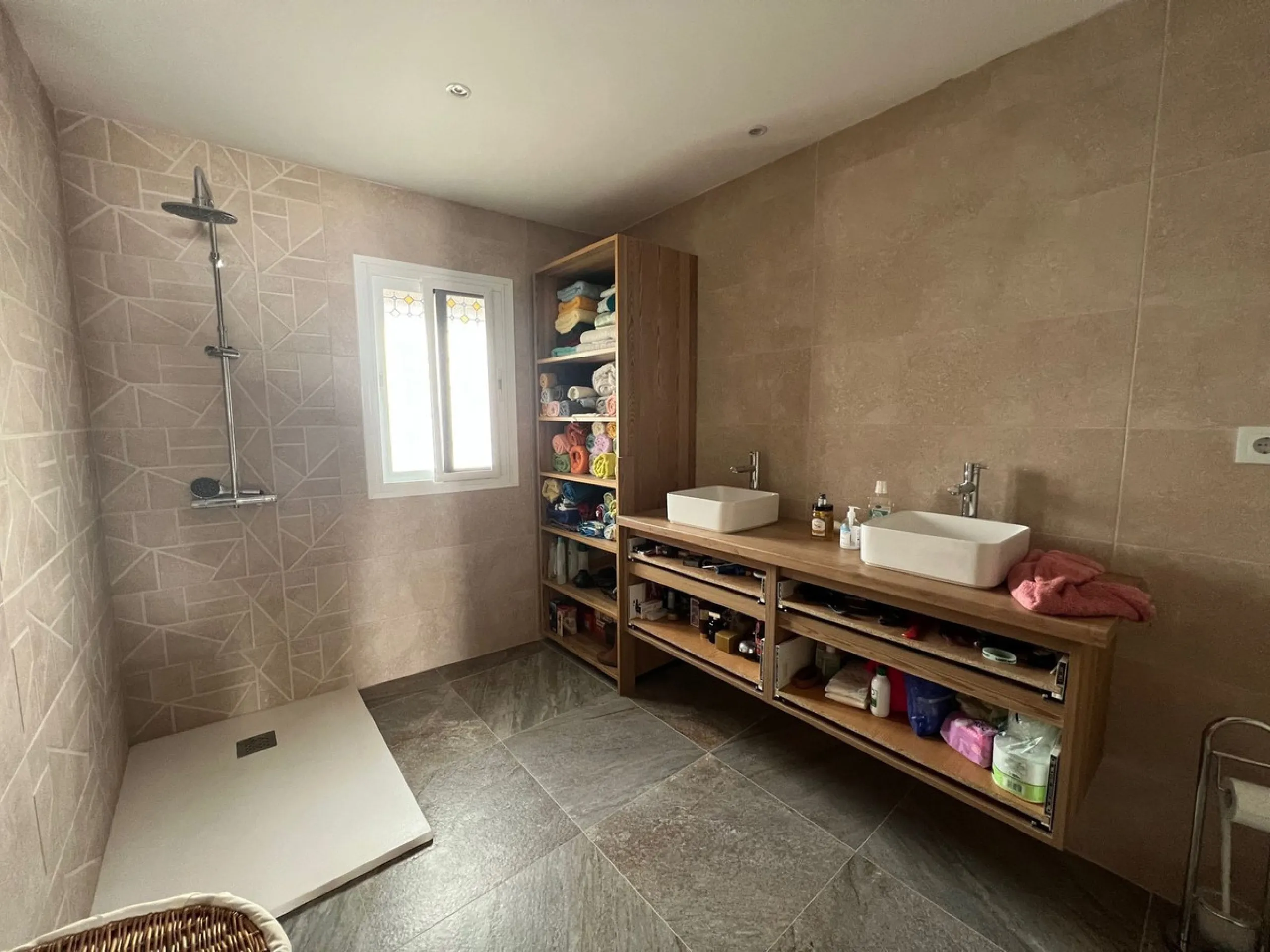 House - Townhouse в продаже в Estepona, Málaga. В доме 4 спален и 2 ванных комнат. Площадь дома 170 м²