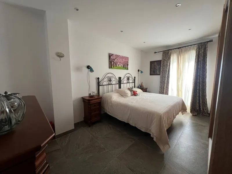 House - Townhouse в продаже в Estepona, Málaga. В доме 4 спален и 2 ванных комнат. Площадь дома 170 м²
