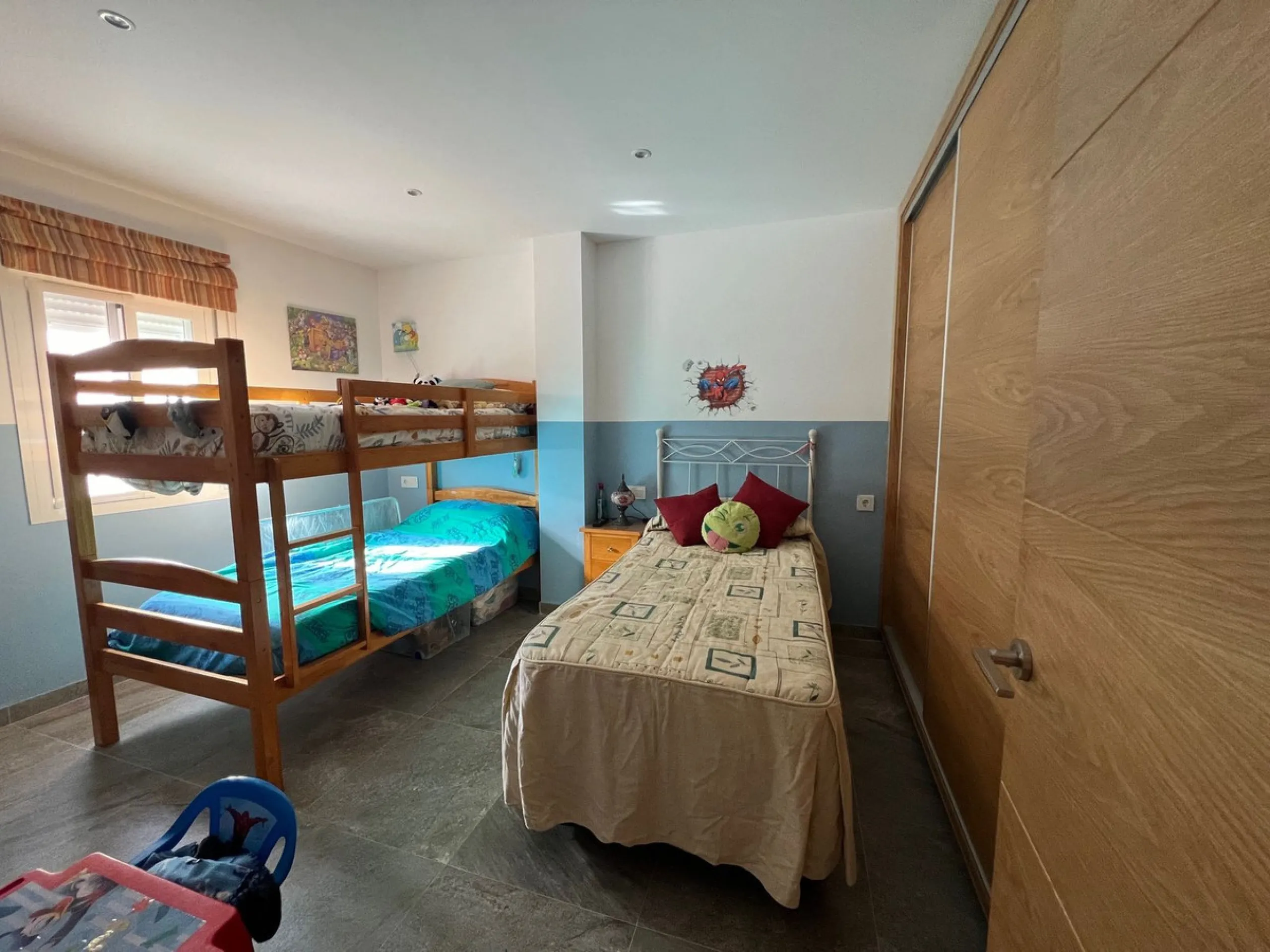 House - Townhouse в продаже в Estepona, Málaga. В доме 4 спален и 2 ванных комнат. Площадь дома 170 м²