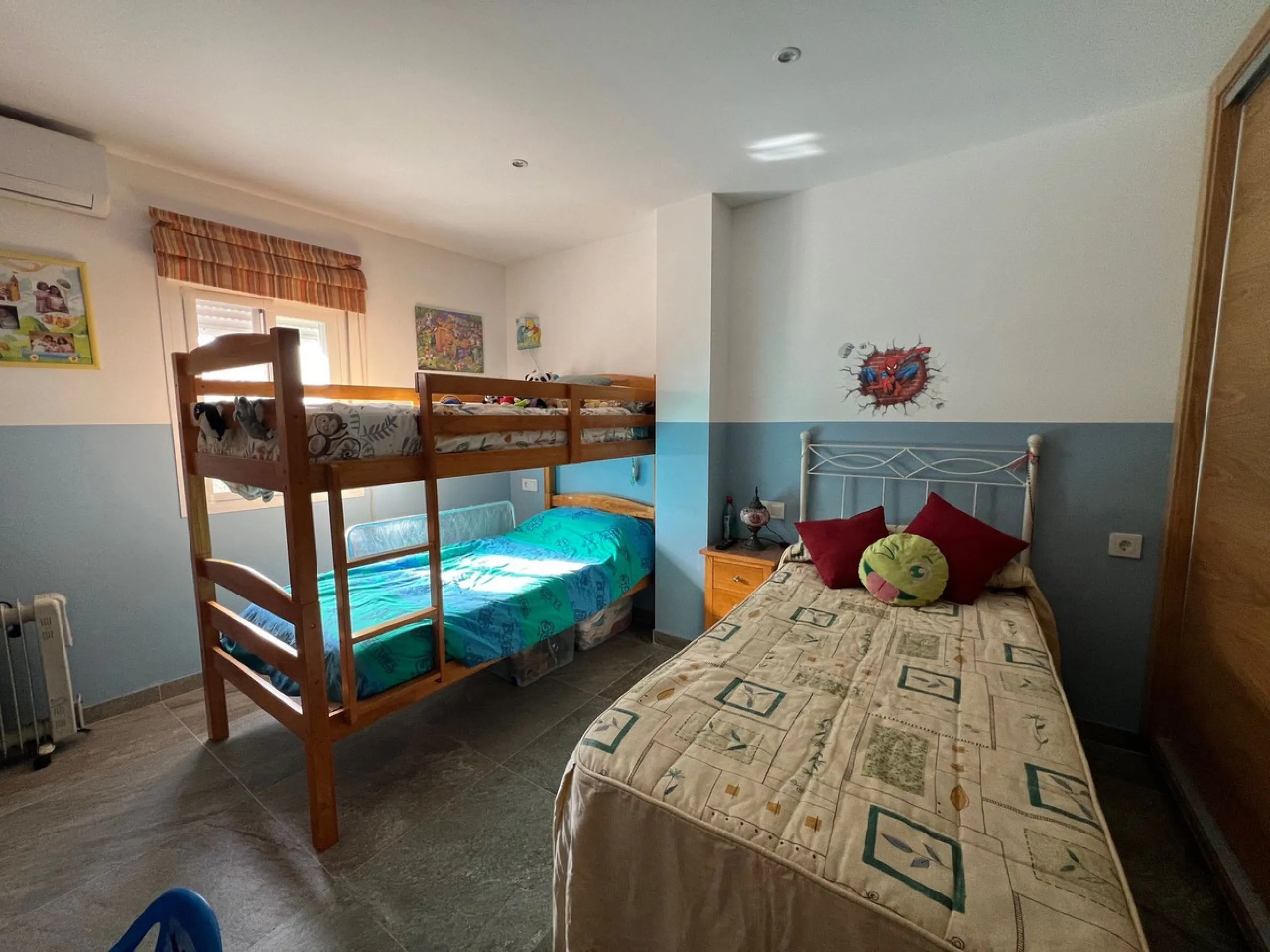 House - Townhouse в продаже в Estepona, Málaga. В доме 4 спален и 2 ванных комнат. Площадь дома 170 м²
