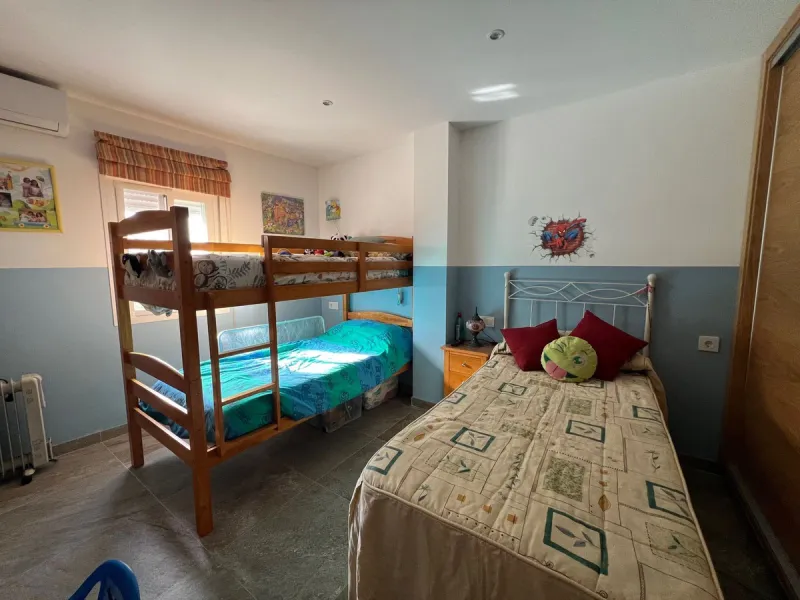 House - Townhouse в продаже в Estepona, Málaga. В доме 4 спален и 2 ванных комнат. Площадь дома 170 м²