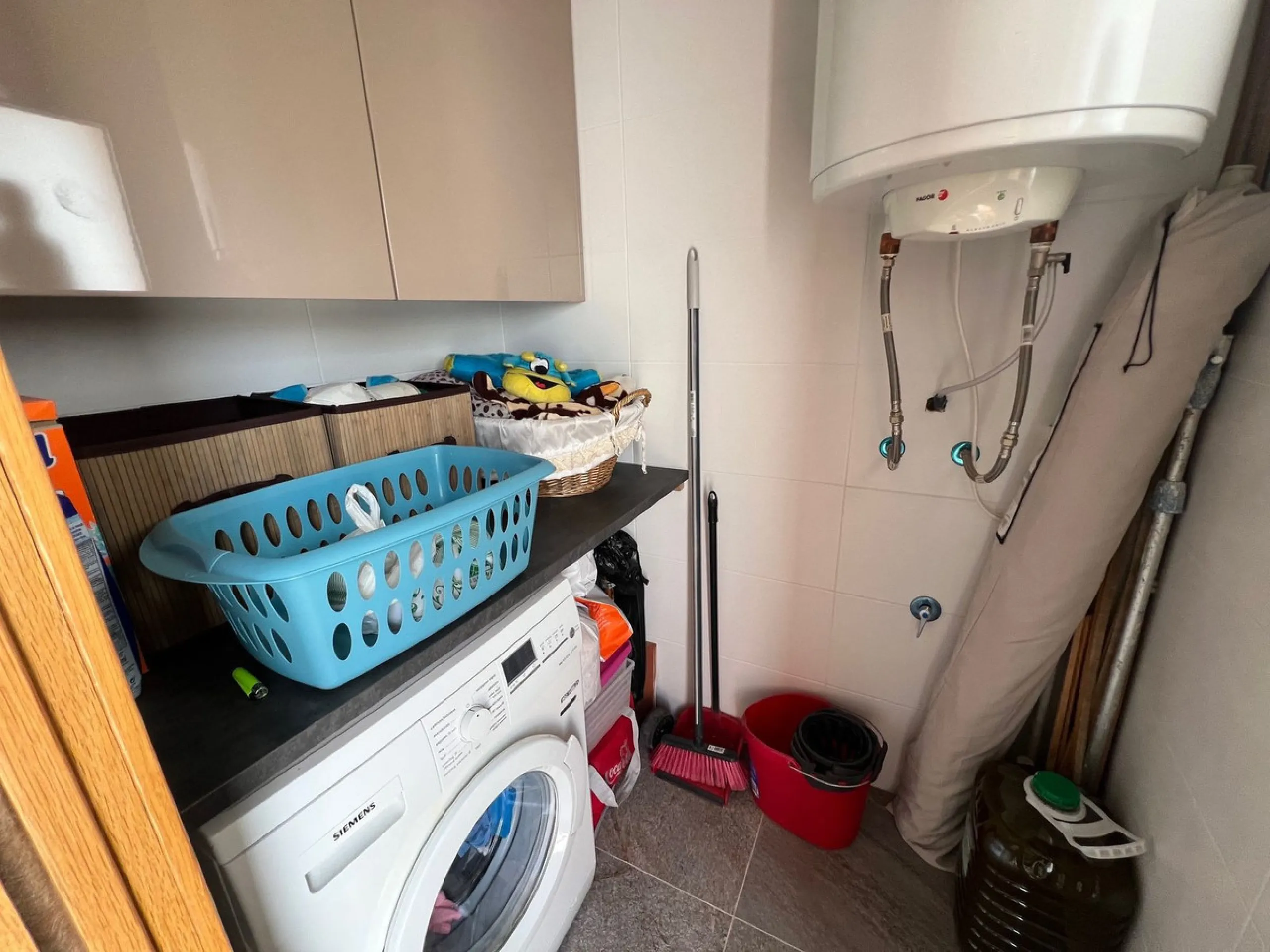 House - Townhouse в продаже в Estepona, Málaga. В доме 4 спален и 2 ванных комнат. Площадь дома 170 м²