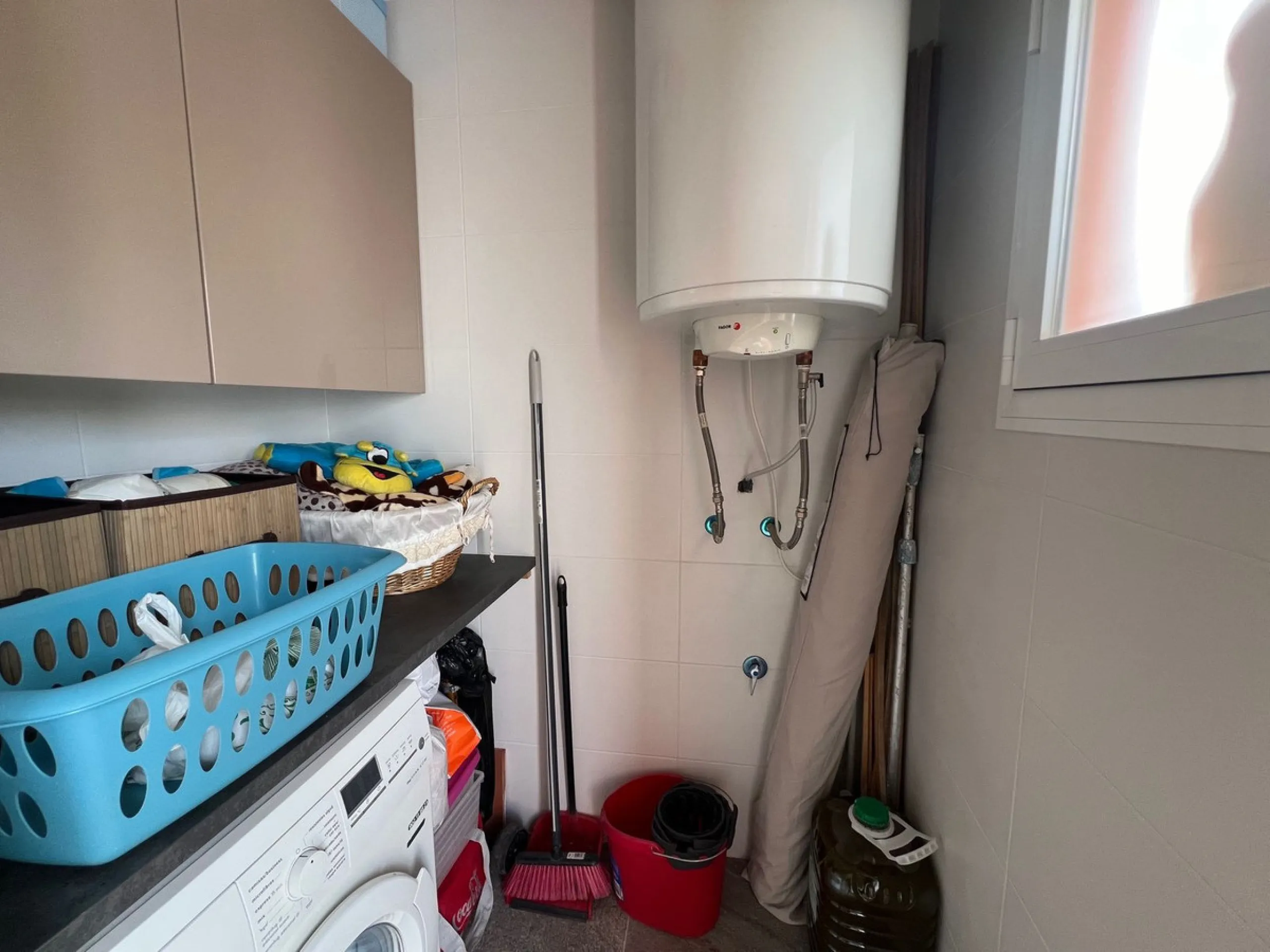 House - Townhouse в продаже в Estepona, Málaga. В доме 4 спален и 2 ванных комнат. Площадь дома 170 м²