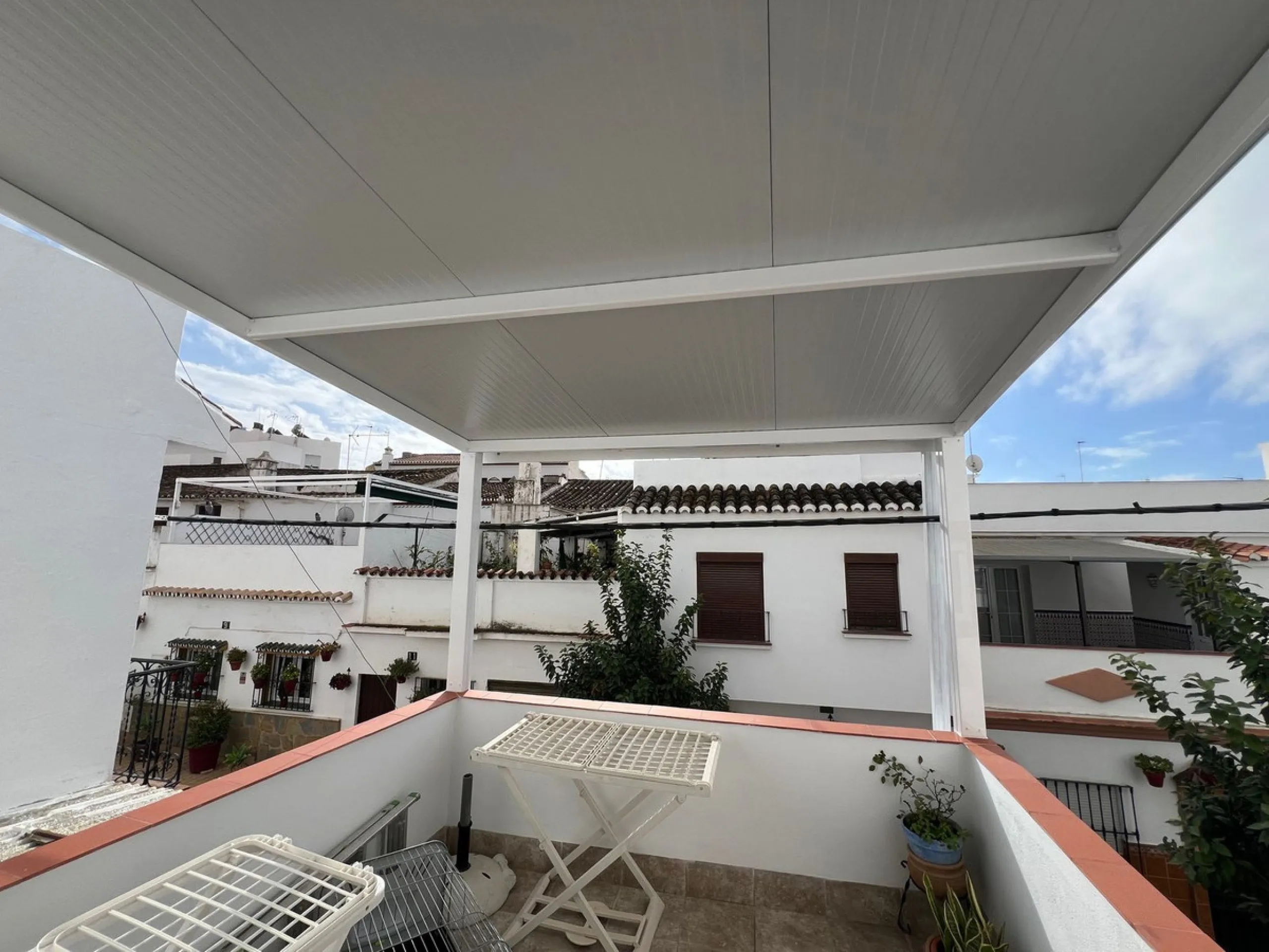House - Townhouse в продаже в Estepona, Málaga. В доме 4 спален и 2 ванных комнат. Площадь дома 170 м²
