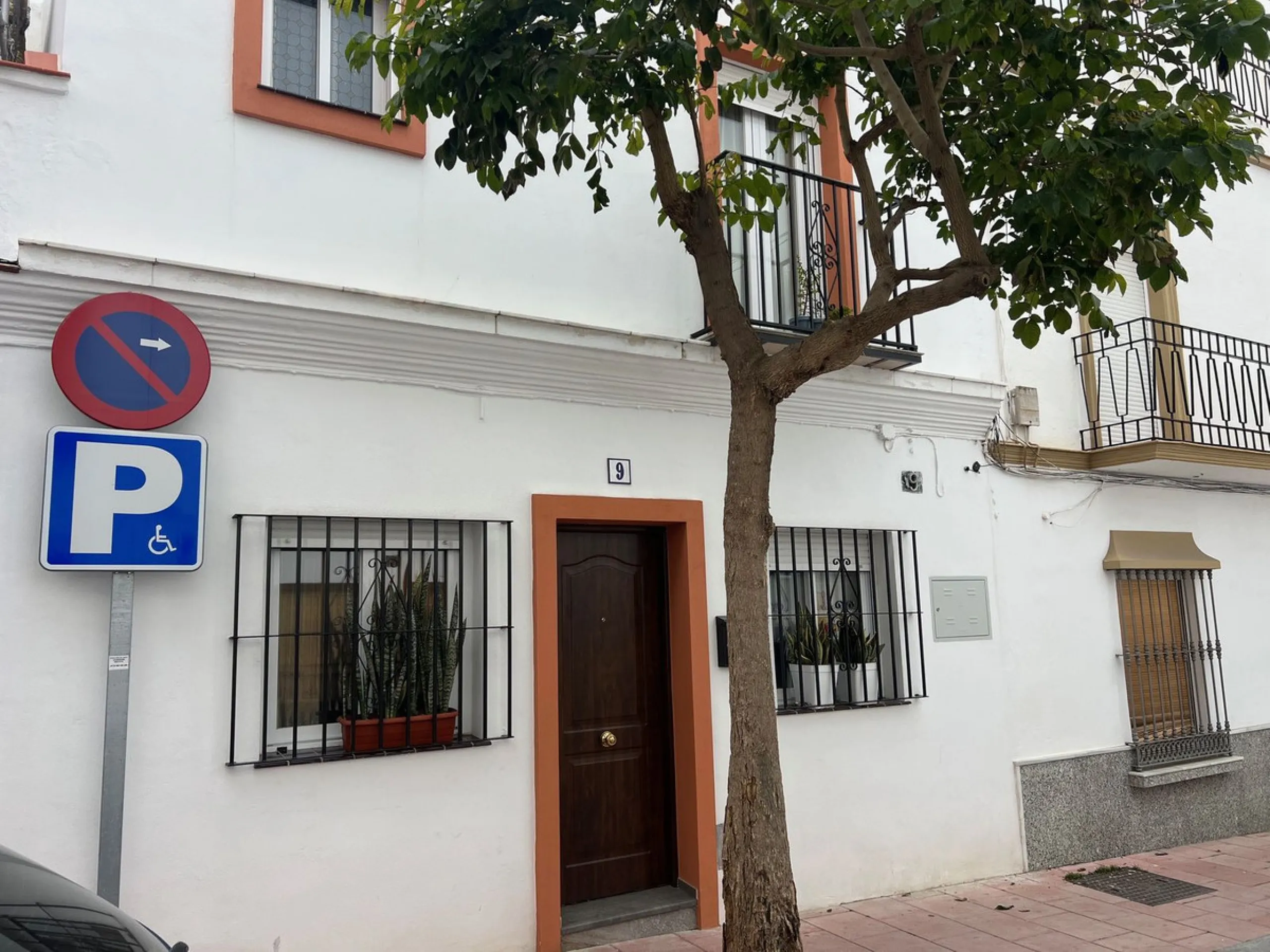 House - Townhouse в продаже в Estepona, Málaga. В доме 4 спален и 2 ванных комнат. Площадь дома 170 м²