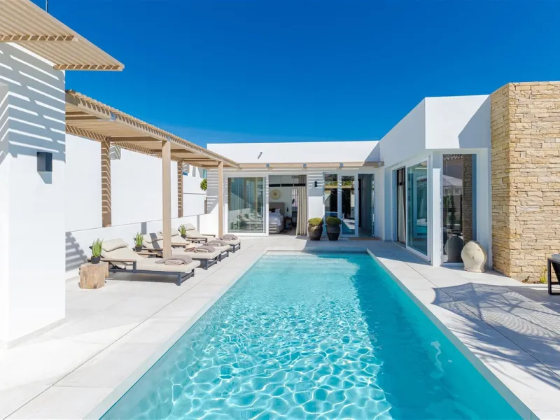 9 BEDROOM SOUTH-WEST FACING LUXURIOUS VILLAS WITH 2 HEATED SWIMMING POOLS, CINEMA ROOM, GYM AND WINE BODEGA CLOSE TO THE BEACH.
