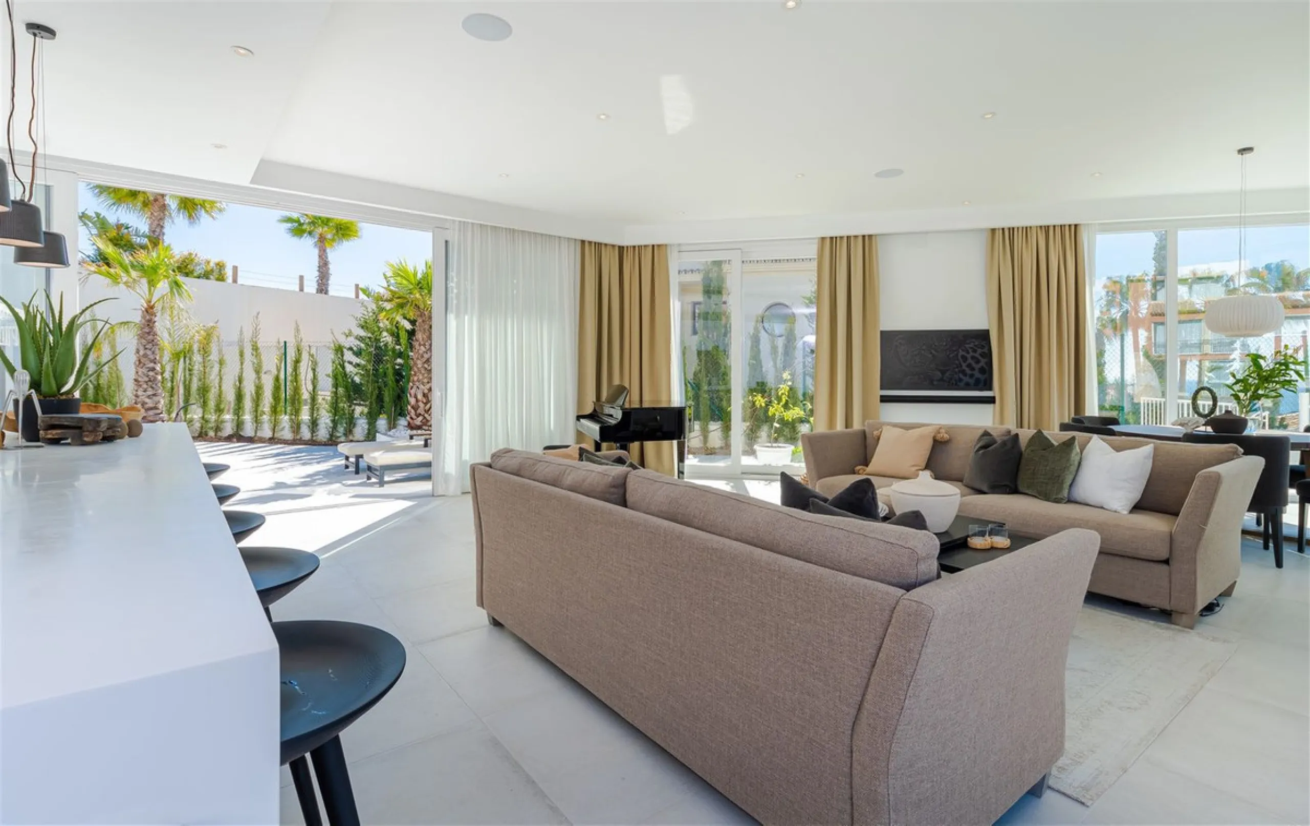 9 BEDROOM SOUTH-WEST FACING LUXURIOUS VILLAS WITH 2 HEATED SWIMMING POOLS, CINEMA ROOM, GYM AND WINE BODEGA CLOSE TO THE BEACH.