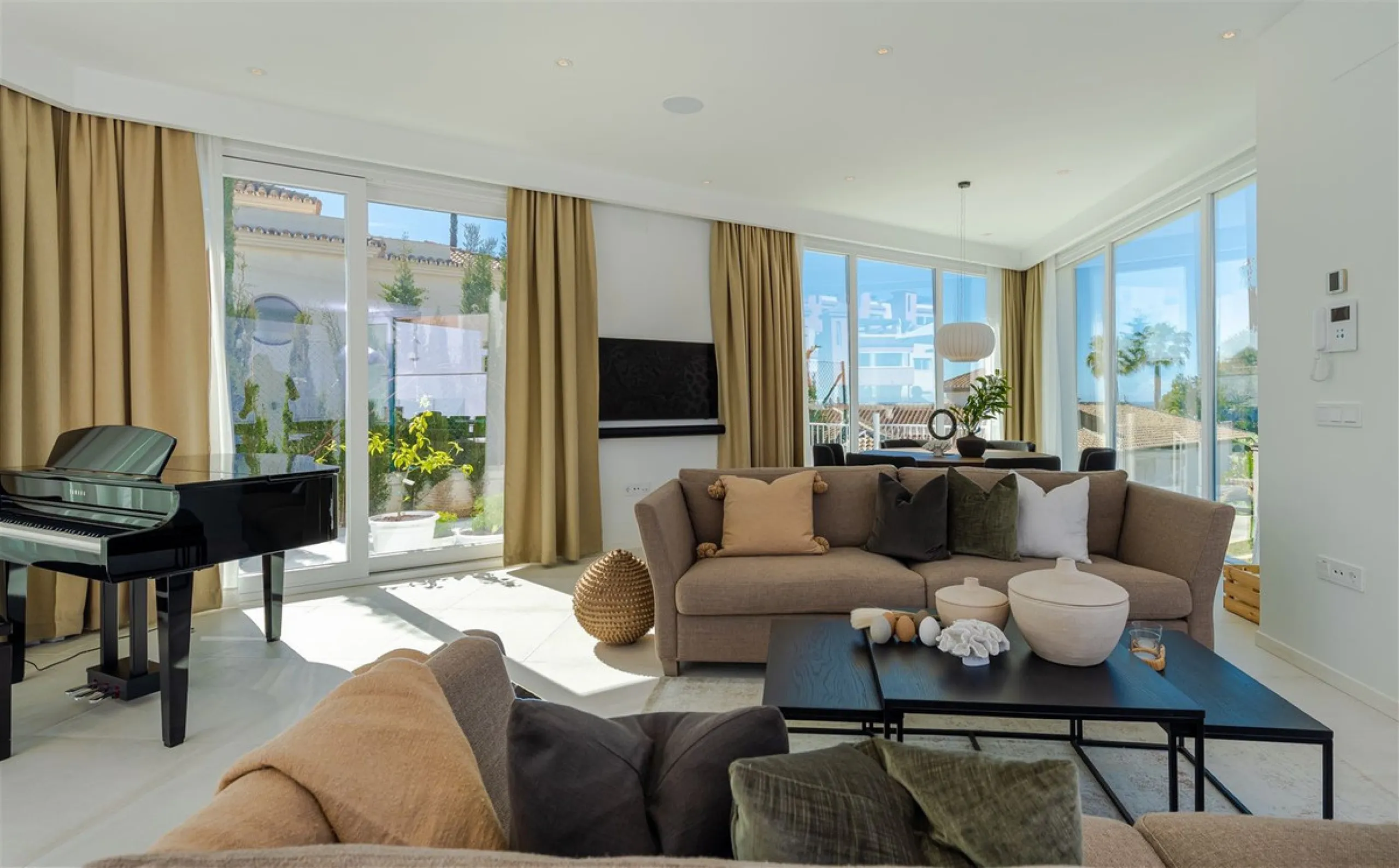 9 BEDROOM SOUTH-WEST FACING LUXURIOUS VILLAS WITH 2 HEATED SWIMMING POOLS, CINEMA ROOM, GYM AND WINE BODEGA CLOSE TO THE BEACH.