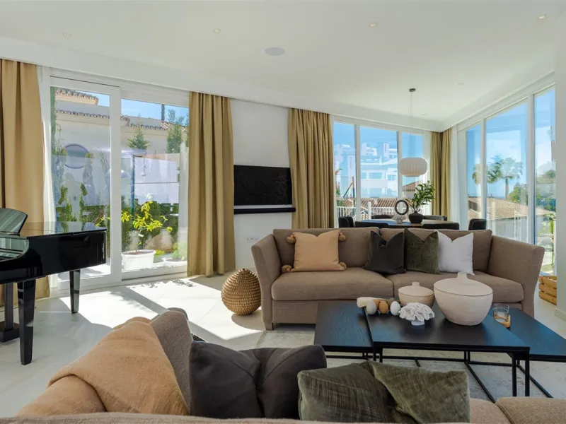 9 BEDROOM SOUTH-WEST FACING LUXURIOUS VILLAS WITH 2 HEATED SWIMMING POOLS, CINEMA ROOM, GYM AND WINE BODEGA CLOSE TO THE BEACH.