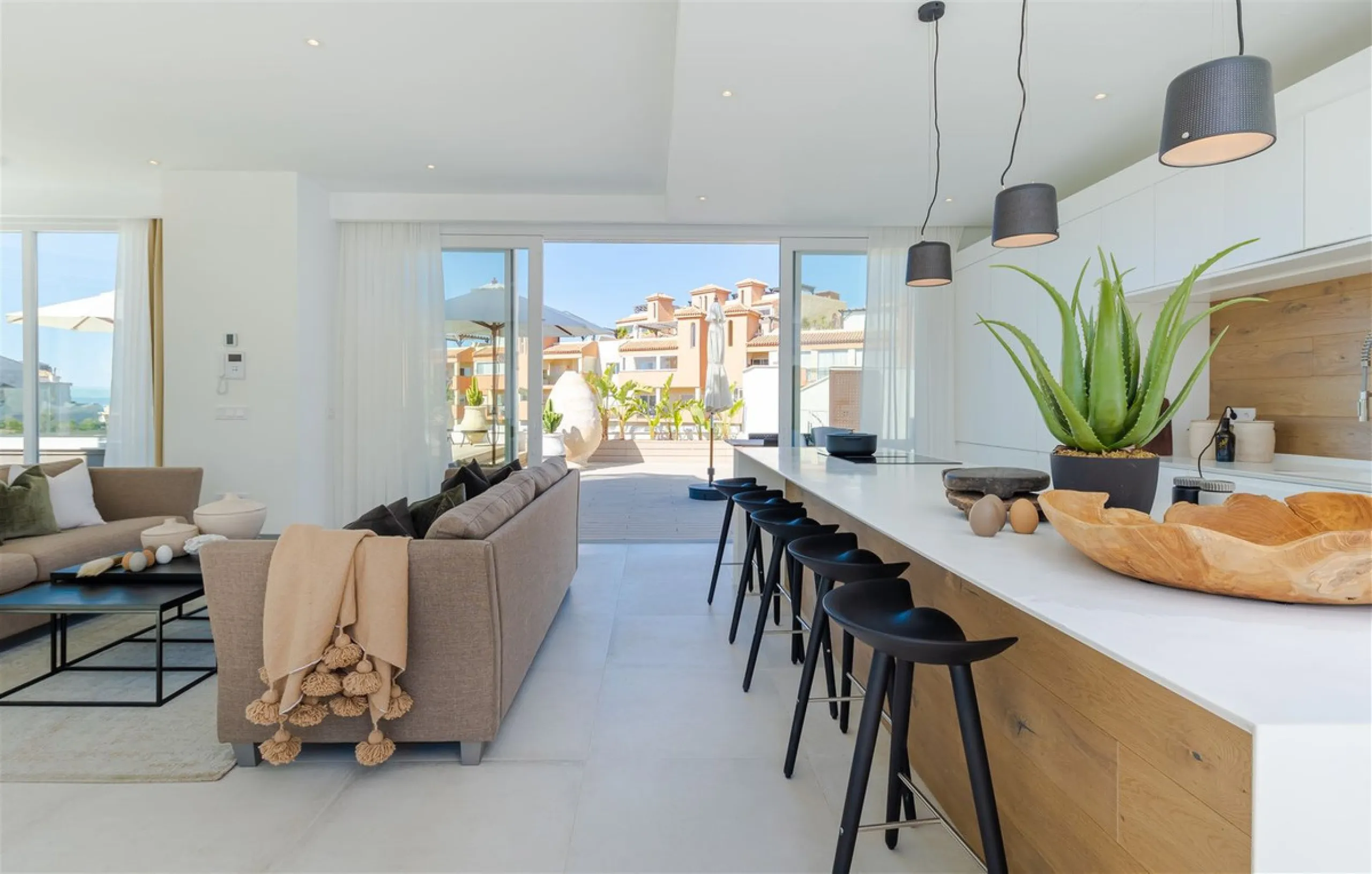 9 BEDROOM SOUTH-WEST FACING LUXURIOUS VILLAS WITH 2 HEATED SWIMMING POOLS, CINEMA ROOM, GYM AND WINE BODEGA CLOSE TO THE BEACH.