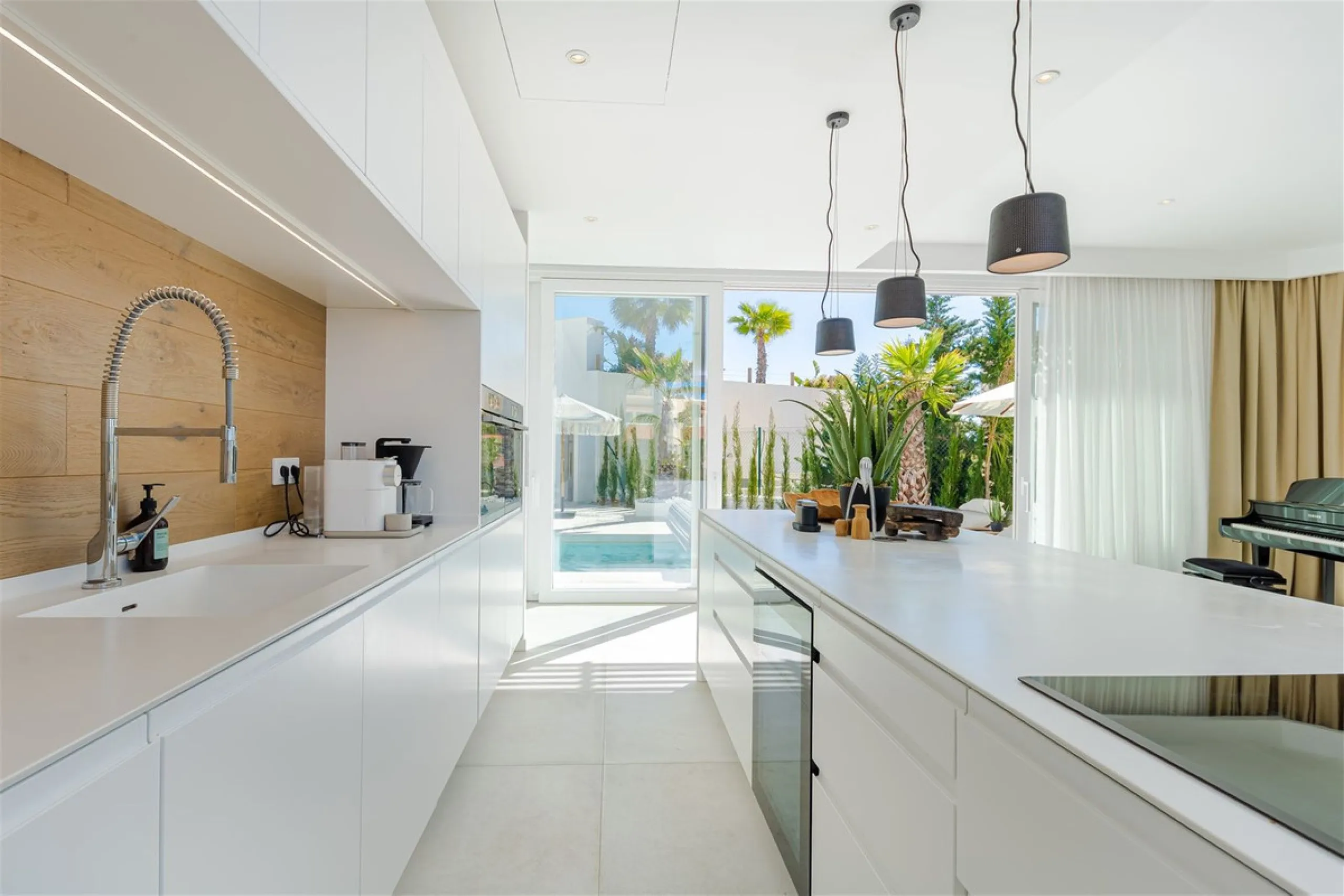 9 BEDROOM SOUTH-WEST FACING LUXURIOUS VILLAS WITH 2 HEATED SWIMMING POOLS, CINEMA ROOM, GYM AND WINE BODEGA CLOSE TO THE BEACH.
