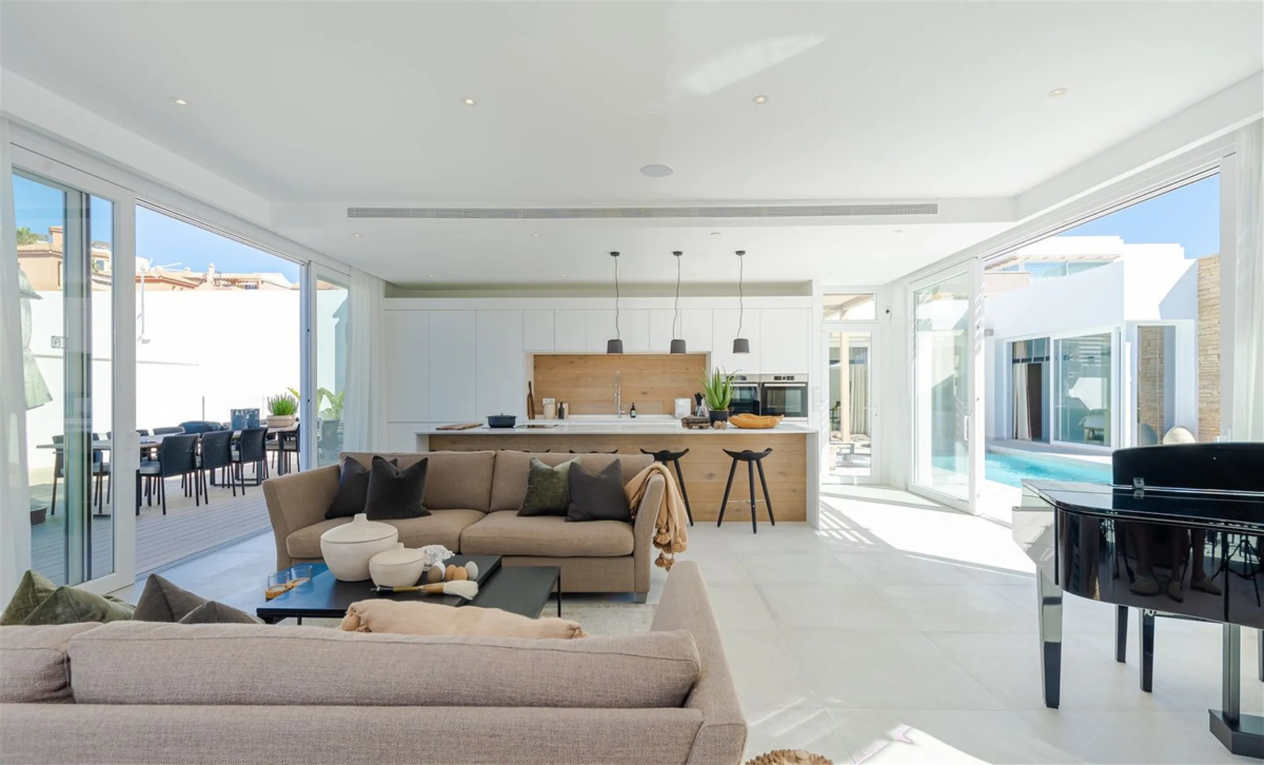 9 BEDROOM SOUTH-WEST FACING LUXURIOUS VILLAS WITH 2 HEATED SWIMMING POOLS, CINEMA ROOM, GYM AND WINE BODEGA CLOSE TO THE BEACH.