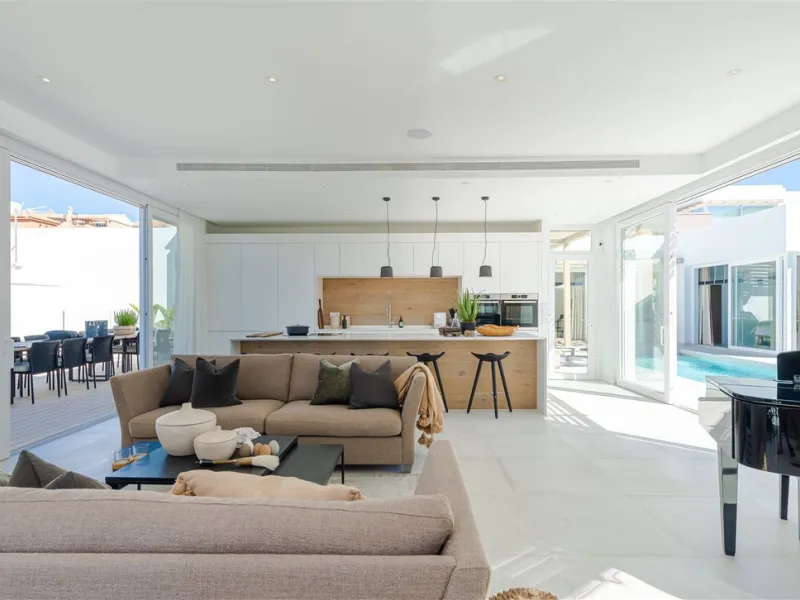 9 BEDROOM SOUTH-WEST FACING LUXURIOUS VILLAS WITH 2 HEATED SWIMMING POOLS, CINEMA ROOM, GYM AND WINE BODEGA CLOSE TO THE BEACH.