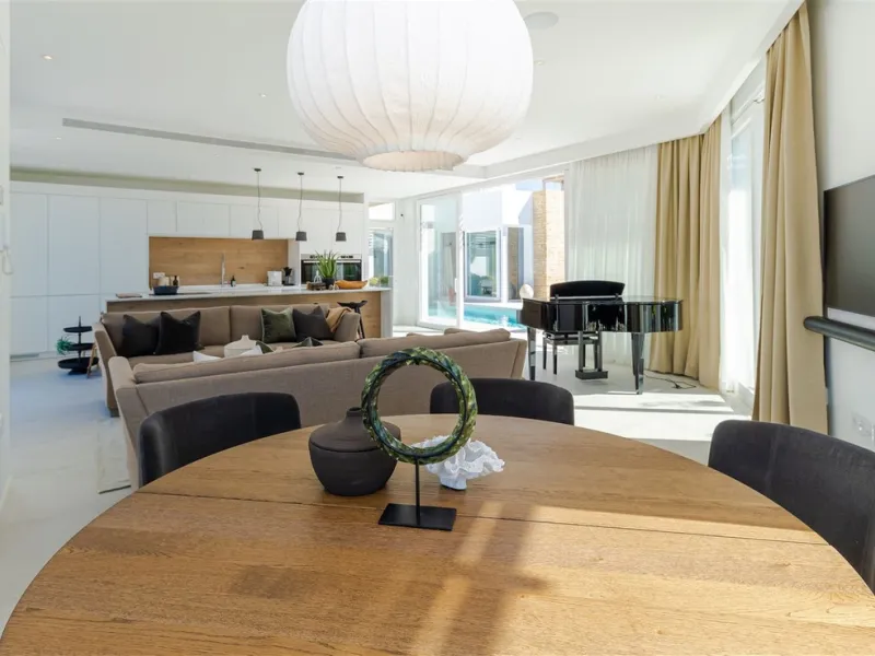 9 BEDROOM SOUTH-WEST FACING LUXURIOUS VILLAS WITH 2 HEATED SWIMMING POOLS, CINEMA ROOM, GYM AND WINE BODEGA CLOSE TO THE BEACH.