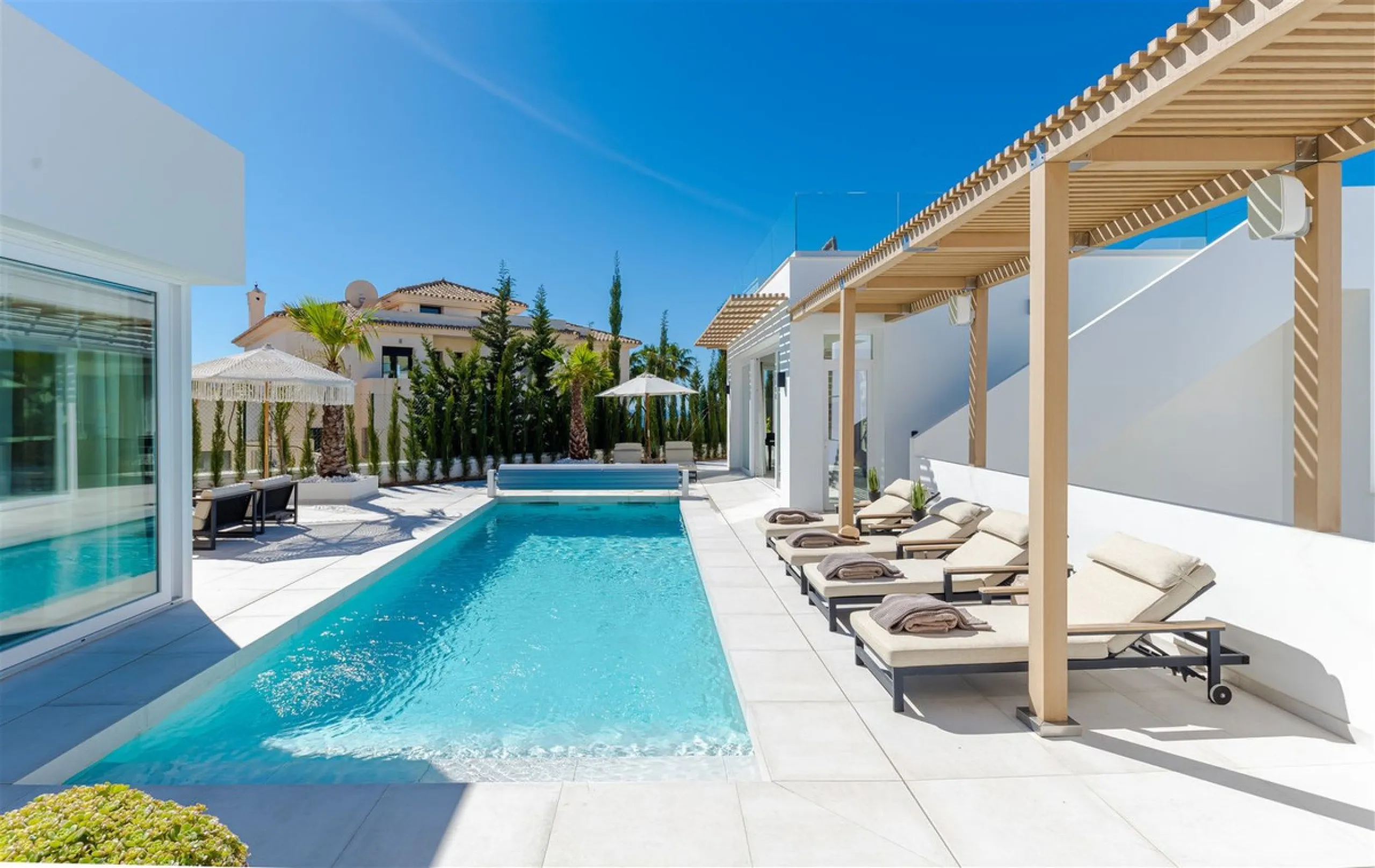 9 BEDROOM SOUTH-WEST FACING LUXURIOUS VILLAS WITH 2 HEATED SWIMMING POOLS, CINEMA ROOM, GYM AND WINE BODEGA CLOSE TO THE BEACH.