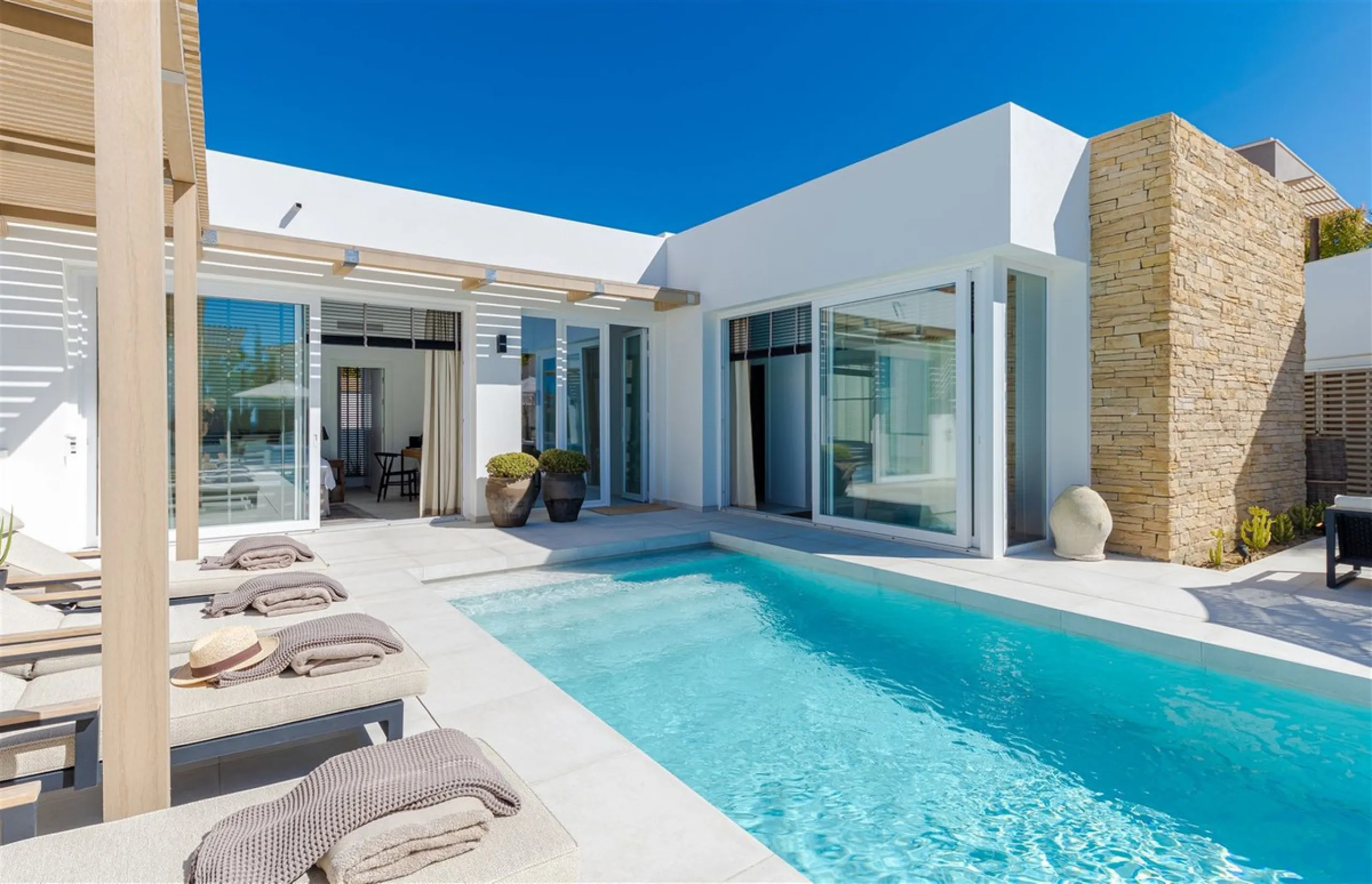 9 BEDROOM SOUTH-WEST FACING LUXURIOUS VILLAS WITH 2 HEATED SWIMMING POOLS, CINEMA ROOM, GYM AND WINE BODEGA CLOSE TO THE BEACH.