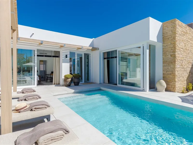9 BEDROOM SOUTH-WEST FACING LUXURIOUS VILLAS WITH 2 HEATED SWIMMING POOLS, CINEMA ROOM, GYM AND WINE BODEGA CLOSE TO THE BEACH.