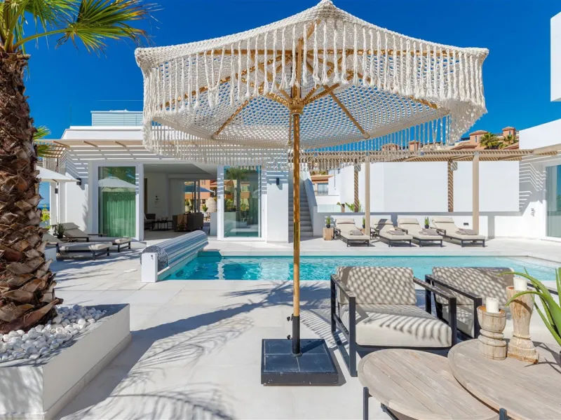 9 BEDROOM SOUTH-WEST FACING LUXURIOUS VILLAS WITH 2 HEATED SWIMMING POOLS, CINEMA ROOM, GYM AND WINE BODEGA CLOSE TO THE BEACH.