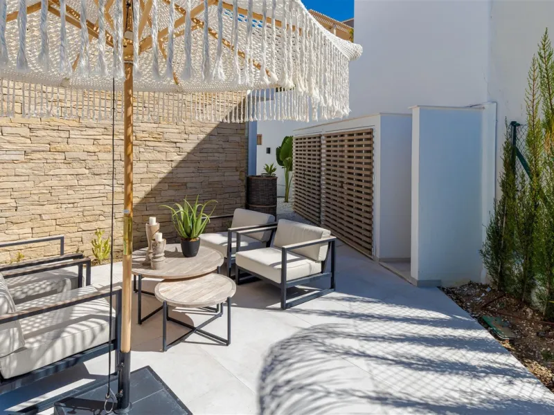 9 BEDROOM SOUTH-WEST FACING LUXURIOUS VILLAS WITH 2 HEATED SWIMMING POOLS, CINEMA ROOM, GYM AND WINE BODEGA CLOSE TO THE BEACH.