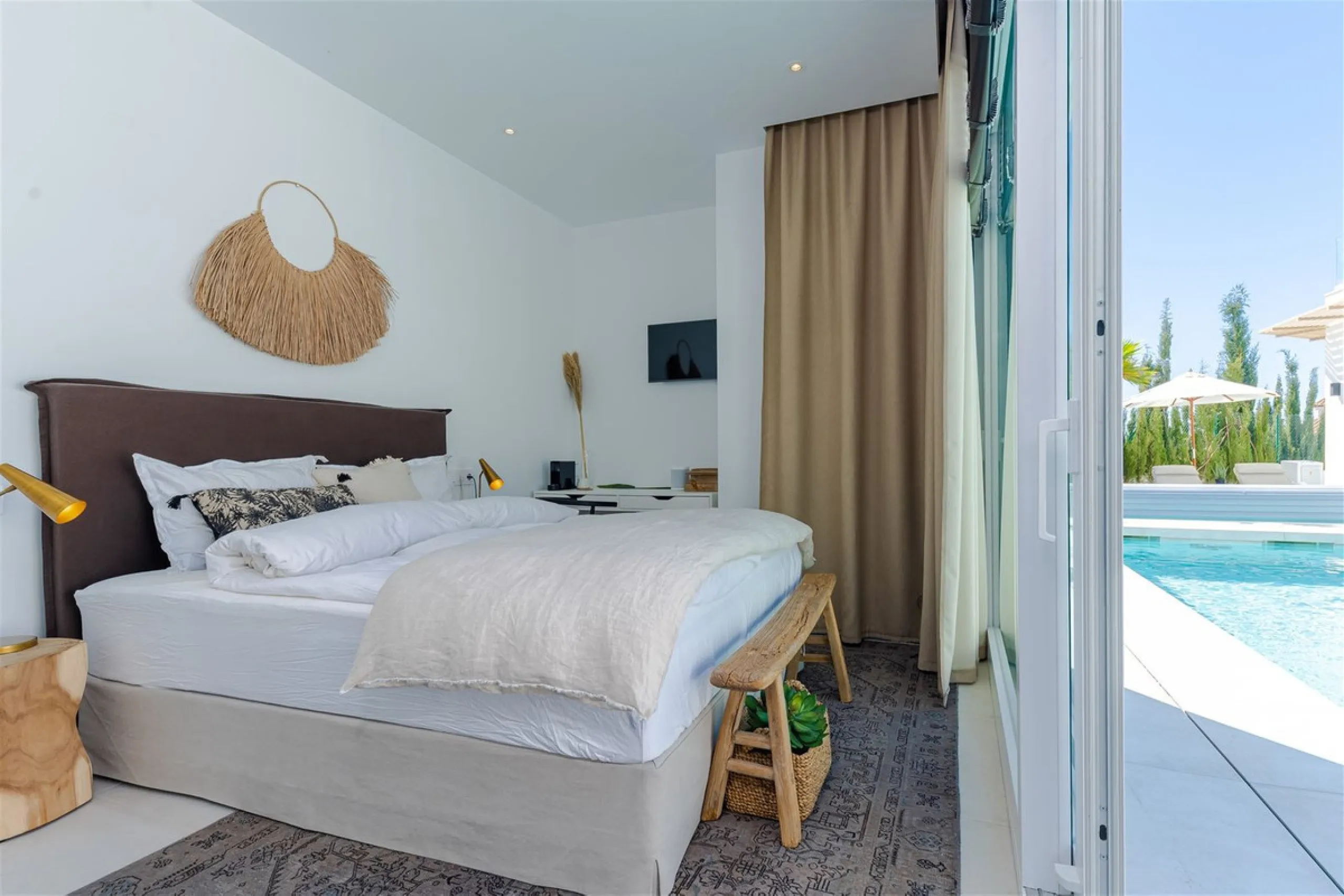 9 BEDROOM SOUTH-WEST FACING LUXURIOUS VILLAS WITH 2 HEATED SWIMMING POOLS, CINEMA ROOM, GYM AND WINE BODEGA CLOSE TO THE BEACH.