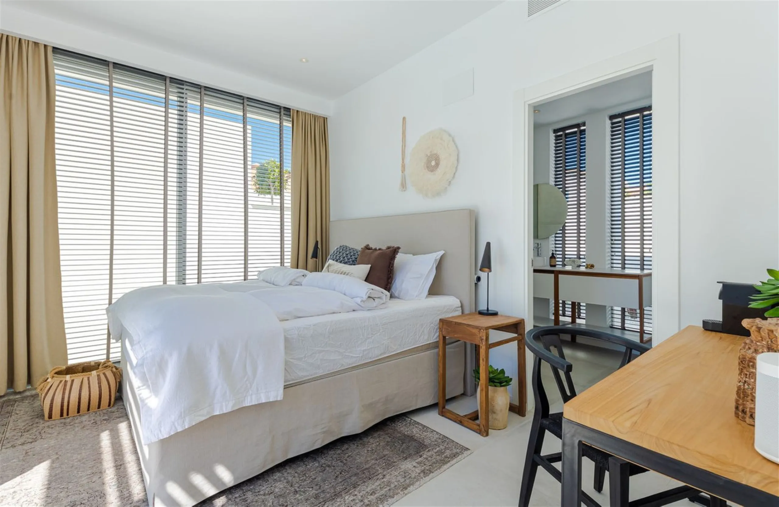 9 BEDROOM SOUTH-WEST FACING LUXURIOUS VILLAS WITH 2 HEATED SWIMMING POOLS, CINEMA ROOM, GYM AND WINE BODEGA CLOSE TO THE BEACH.
