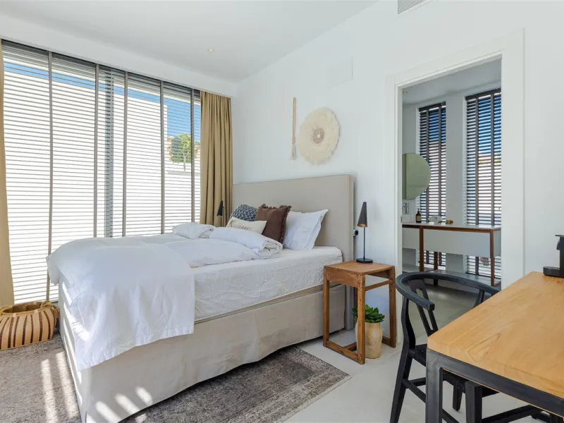9 BEDROOM SOUTH-WEST FACING LUXURIOUS VILLAS WITH 2 HEATED SWIMMING POOLS, CINEMA ROOM, GYM AND WINE BODEGA CLOSE TO THE BEACH.
