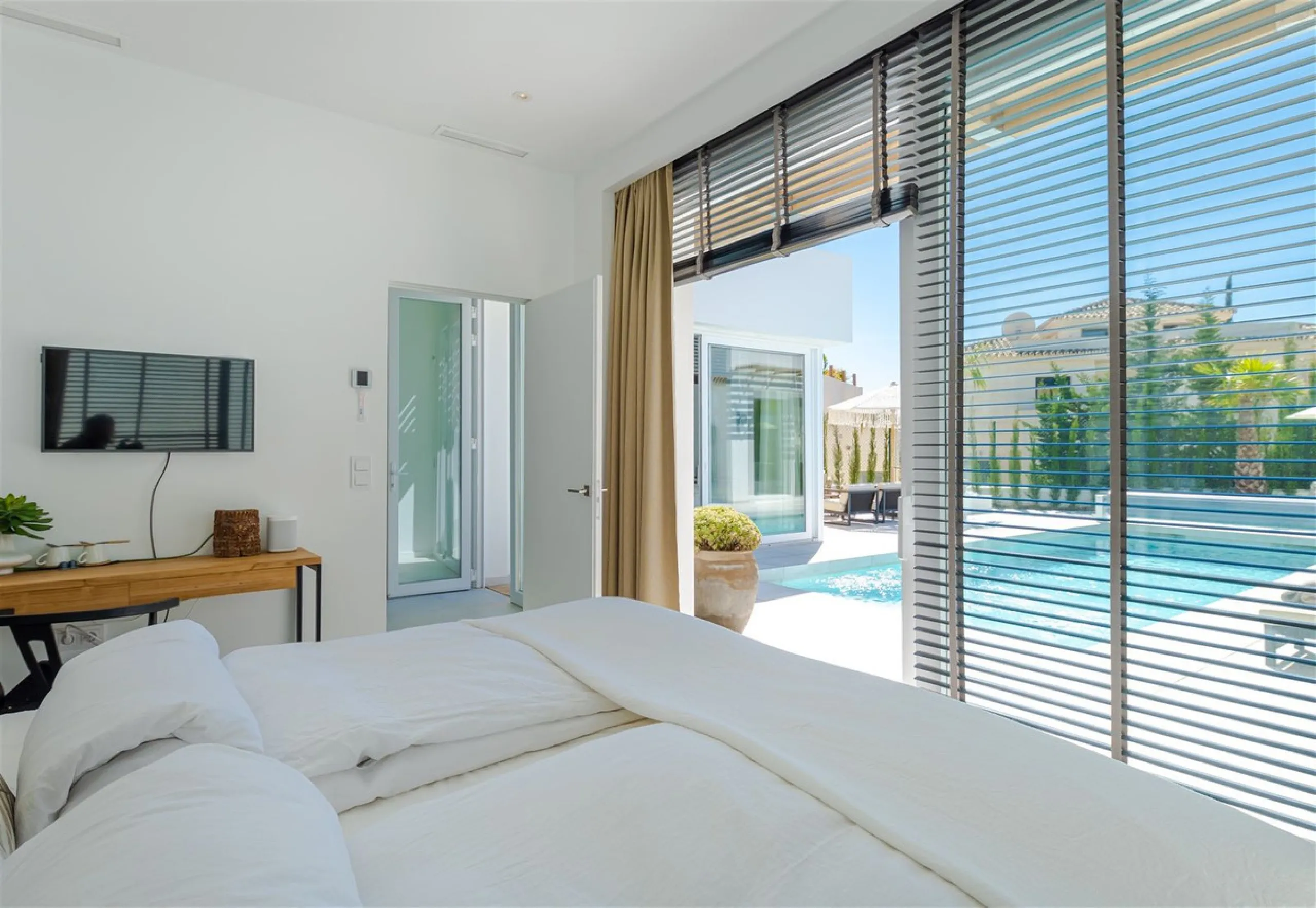 9 BEDROOM SOUTH-WEST FACING LUXURIOUS VILLAS WITH 2 HEATED SWIMMING POOLS, CINEMA ROOM, GYM AND WINE BODEGA CLOSE TO THE BEACH.