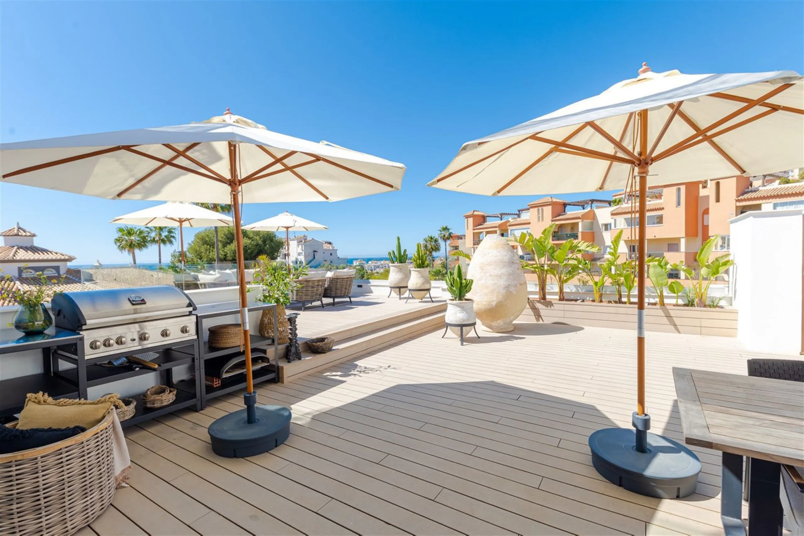 9 BEDROOM SOUTH-WEST FACING LUXURIOUS VILLAS WITH 2 HEATED SWIMMING POOLS, CINEMA ROOM, GYM AND WINE BODEGA CLOSE TO THE BEACH.