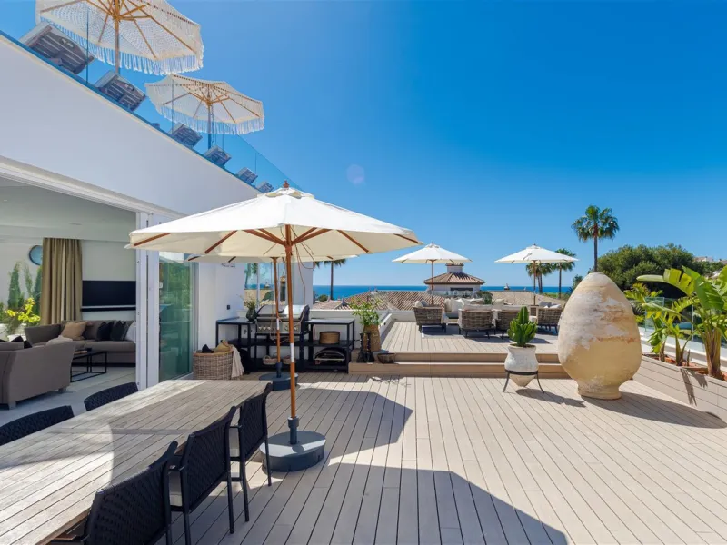 9 BEDROOM SOUTH-WEST FACING LUXURIOUS VILLAS WITH 2 HEATED SWIMMING POOLS, CINEMA ROOM, GYM AND WINE BODEGA CLOSE TO THE BEACH.