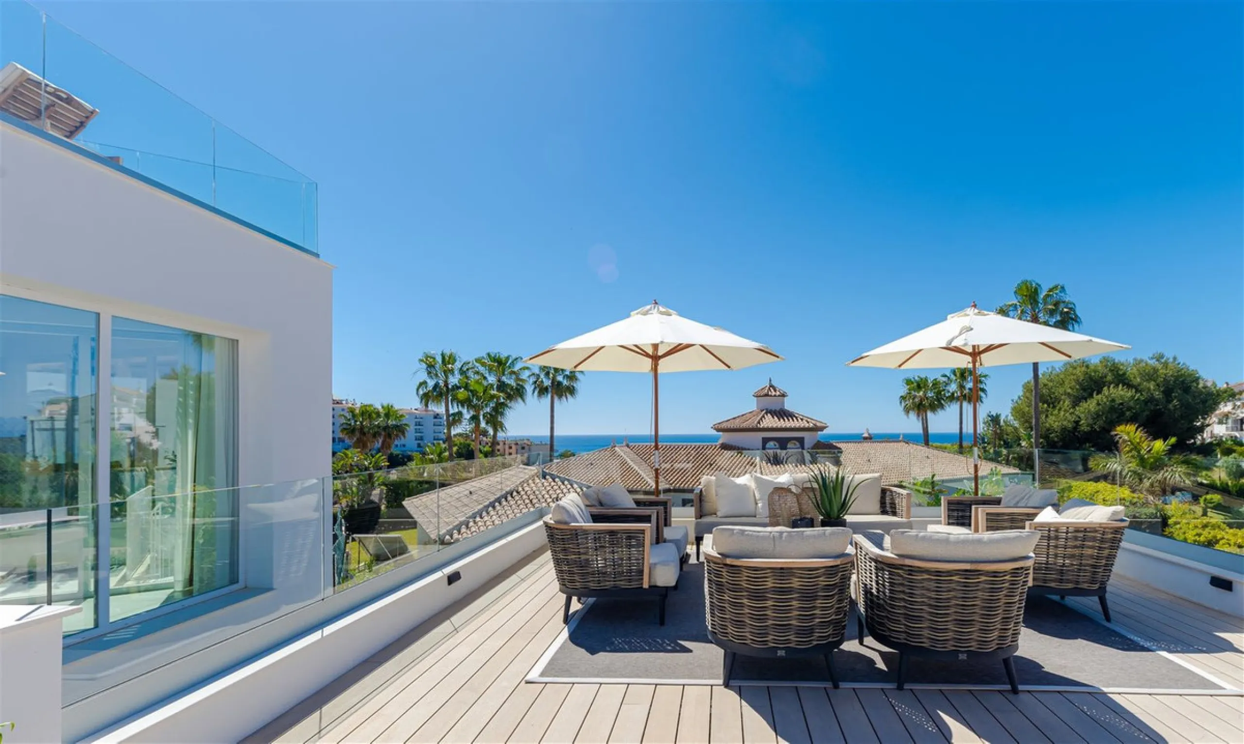 9 BEDROOM SOUTH-WEST FACING LUXURIOUS VILLAS WITH 2 HEATED SWIMMING POOLS, CINEMA ROOM, GYM AND WINE BODEGA CLOSE TO THE BEACH.