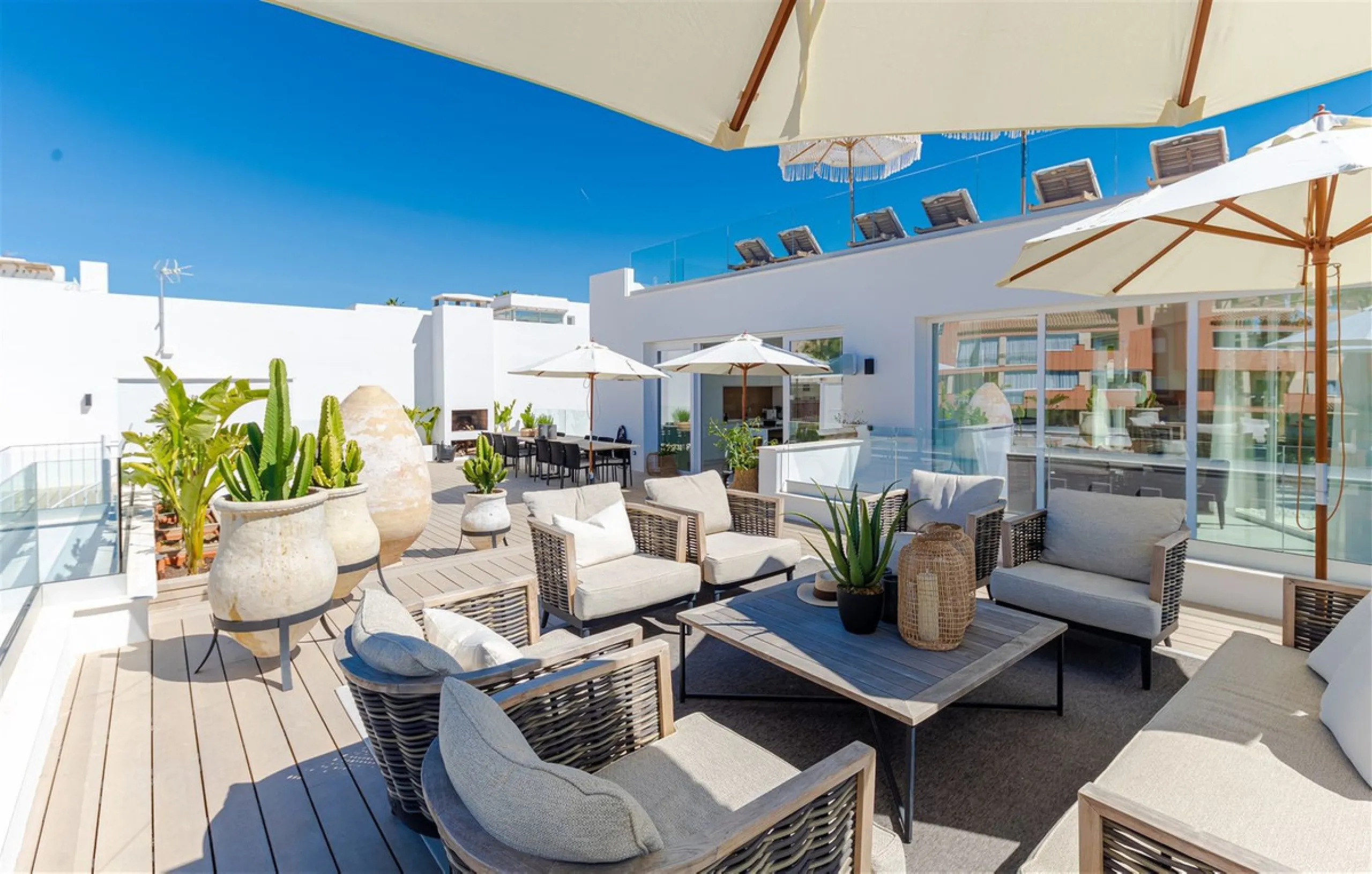 9 BEDROOM SOUTH-WEST FACING LUXURIOUS VILLAS WITH 2 HEATED SWIMMING POOLS, CINEMA ROOM, GYM AND WINE BODEGA CLOSE TO THE BEACH.