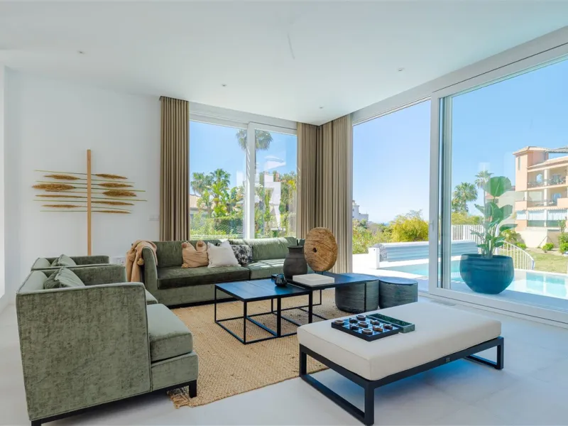 9 BEDROOM SOUTH-WEST FACING LUXURIOUS VILLAS WITH 2 HEATED SWIMMING POOLS, CINEMA ROOM, GYM AND WINE BODEGA CLOSE TO THE BEACH.