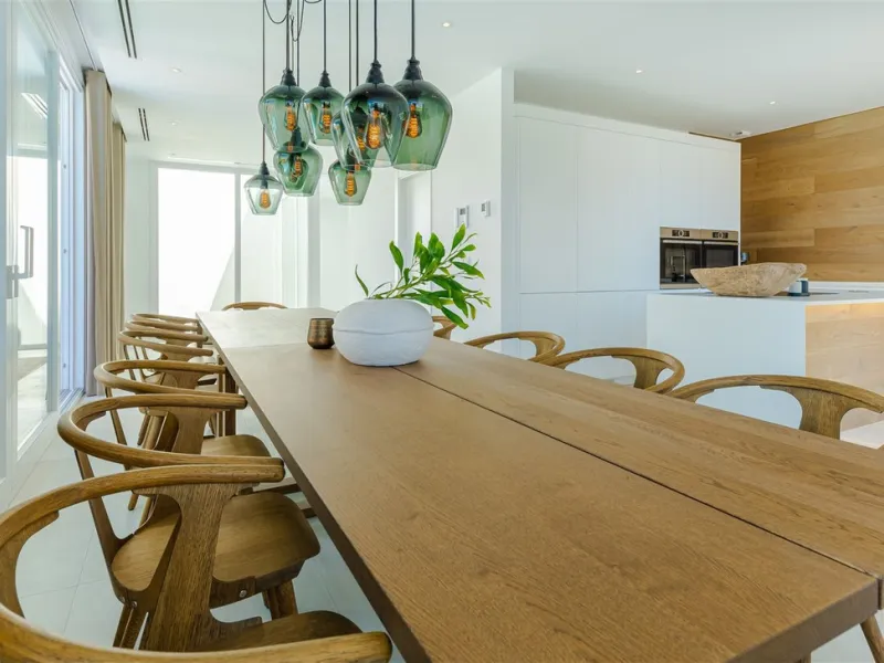 9 BEDROOM SOUTH-WEST FACING LUXURIOUS VILLAS WITH 2 HEATED SWIMMING POOLS, CINEMA ROOM, GYM AND WINE BODEGA CLOSE TO THE BEACH.