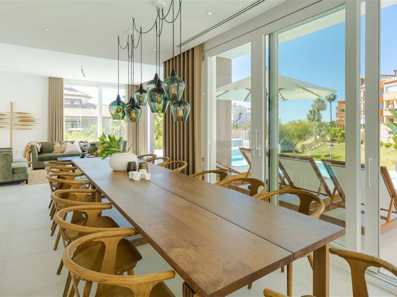 9 BEDROOM SOUTH-WEST FACING LUXURIOUS VILLAS WITH 2 HEATED SWIMMING POOLS, CINEMA ROOM, GYM AND WINE BODEGA CLOSE TO THE BEACH.