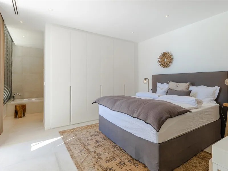 9 BEDROOM SOUTH-WEST FACING LUXURIOUS VILLAS WITH 2 HEATED SWIMMING POOLS, CINEMA ROOM, GYM AND WINE BODEGA CLOSE TO THE BEACH.
