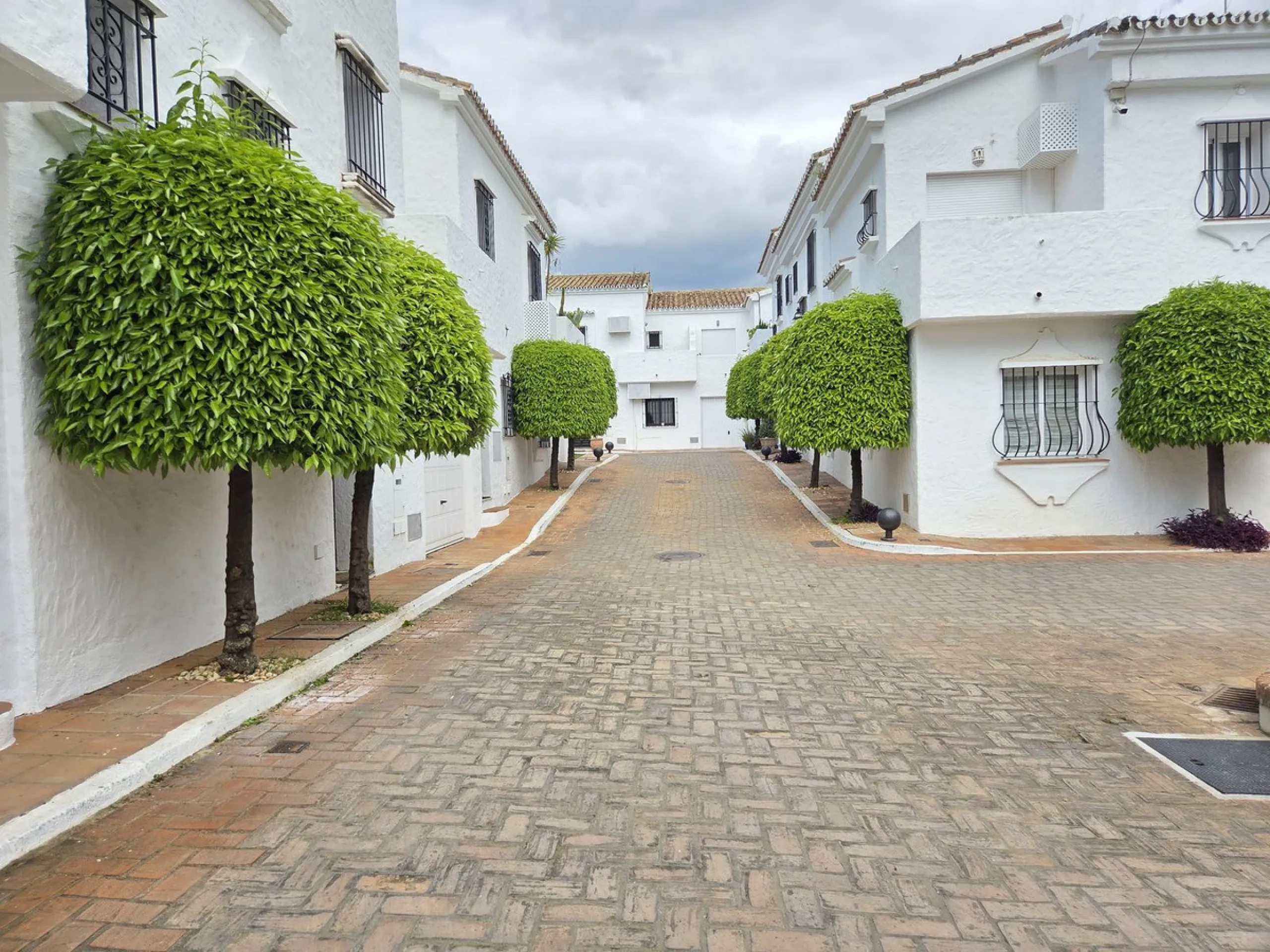 LOS NARANJOS COUNTRY CLUB