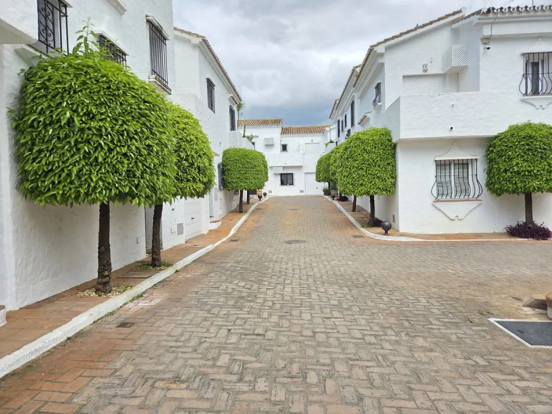 LOS NARANJOS COUNTRY CLUB