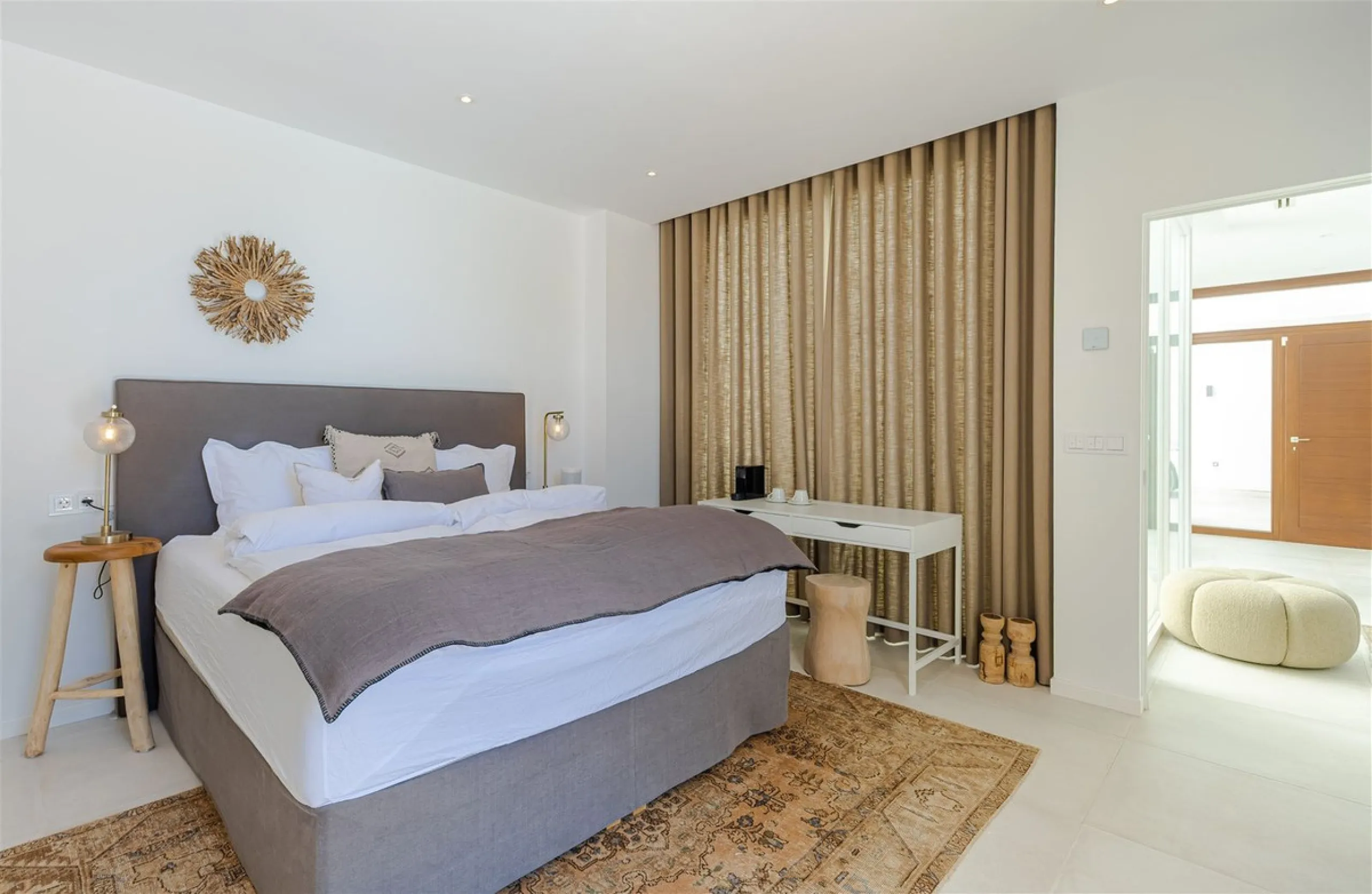 9 BEDROOM SOUTH-WEST FACING LUXURIOUS VILLAS WITH 2 HEATED SWIMMING POOLS, CINEMA ROOM, GYM AND WINE BODEGA CLOSE TO THE BEACH.