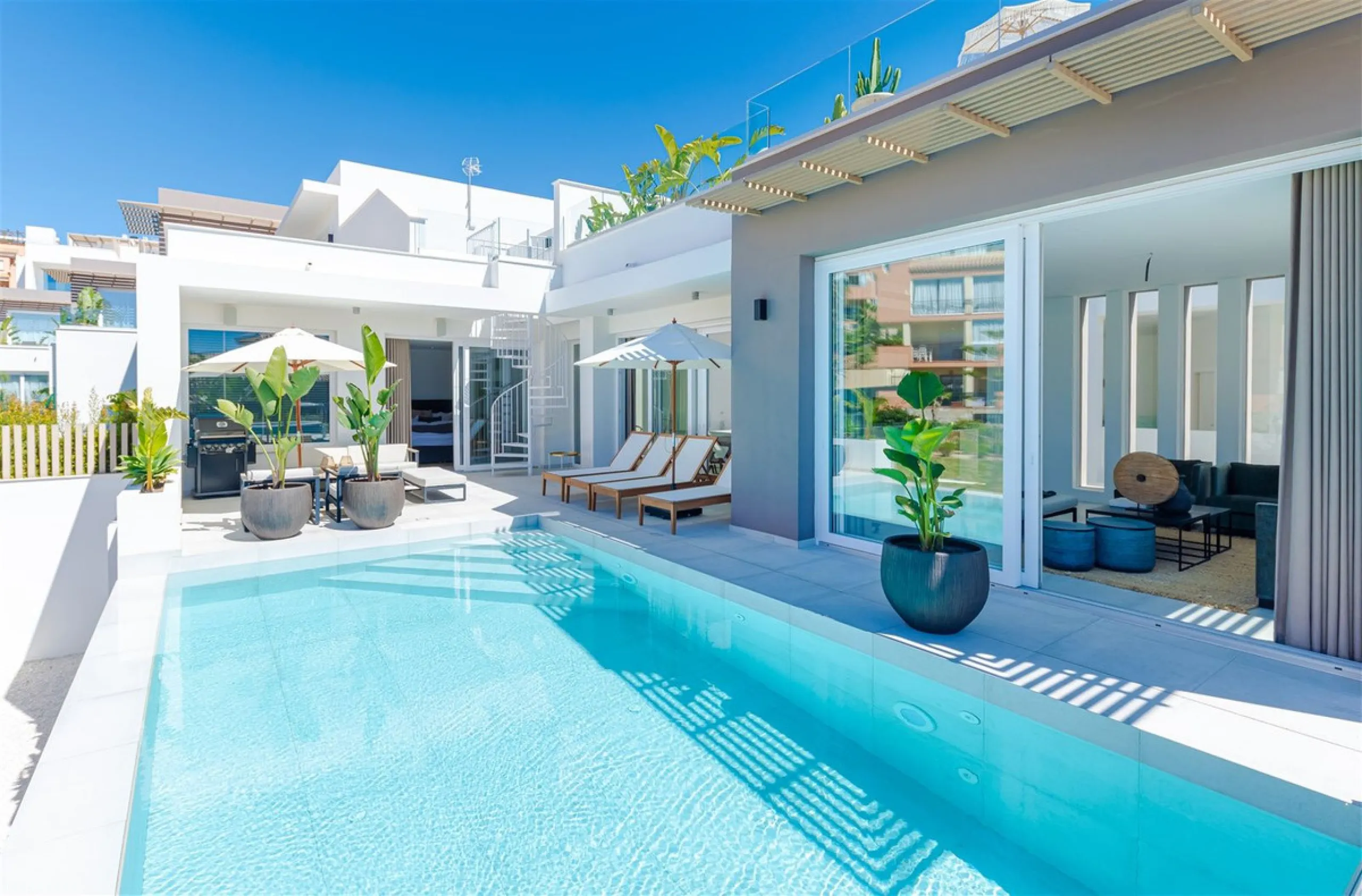9 BEDROOM SOUTH-WEST FACING LUXURIOUS VILLAS WITH 2 HEATED SWIMMING POOLS, CINEMA ROOM, GYM AND WINE BODEGA CLOSE TO THE BEACH.