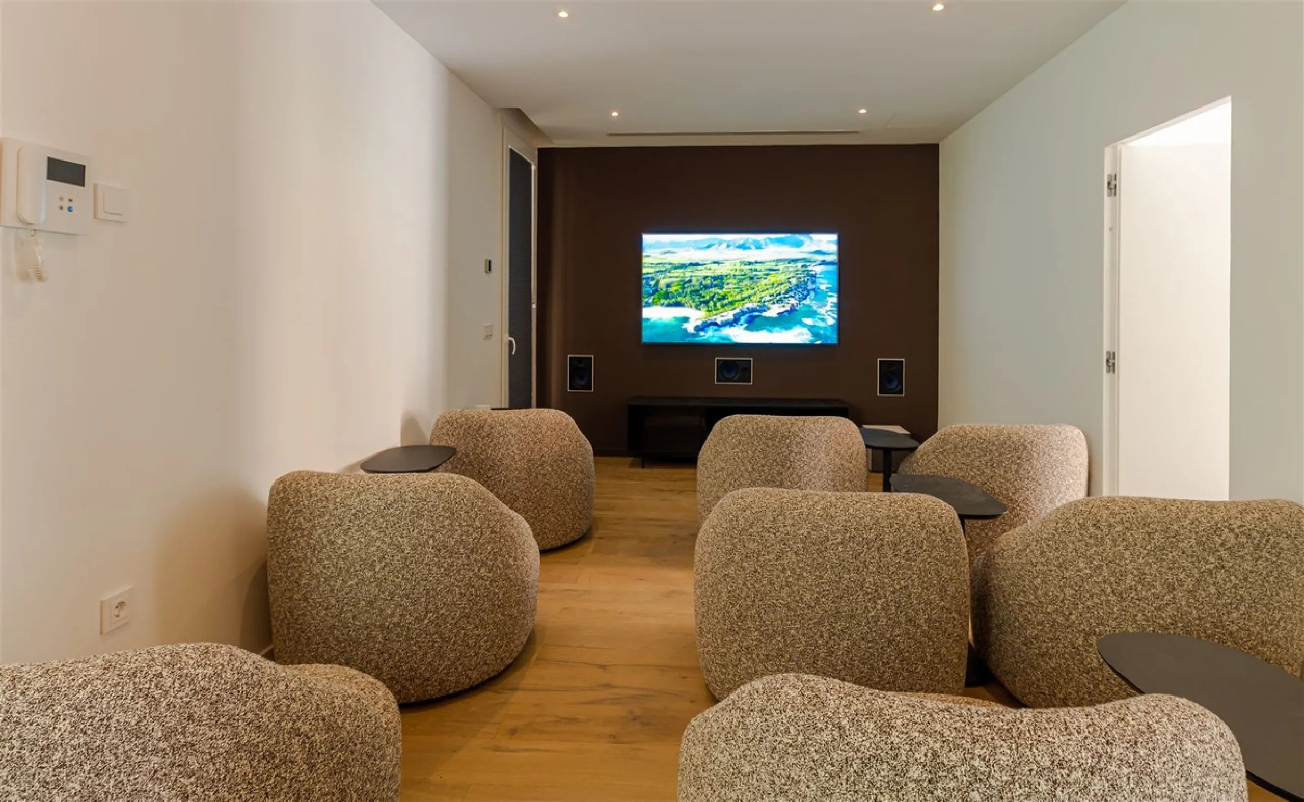 9 BEDROOM SOUTH-WEST FACING LUXURIOUS VILLAS WITH 2 HEATED SWIMMING POOLS, CINEMA ROOM, GYM AND WINE BODEGA CLOSE TO THE BEACH.