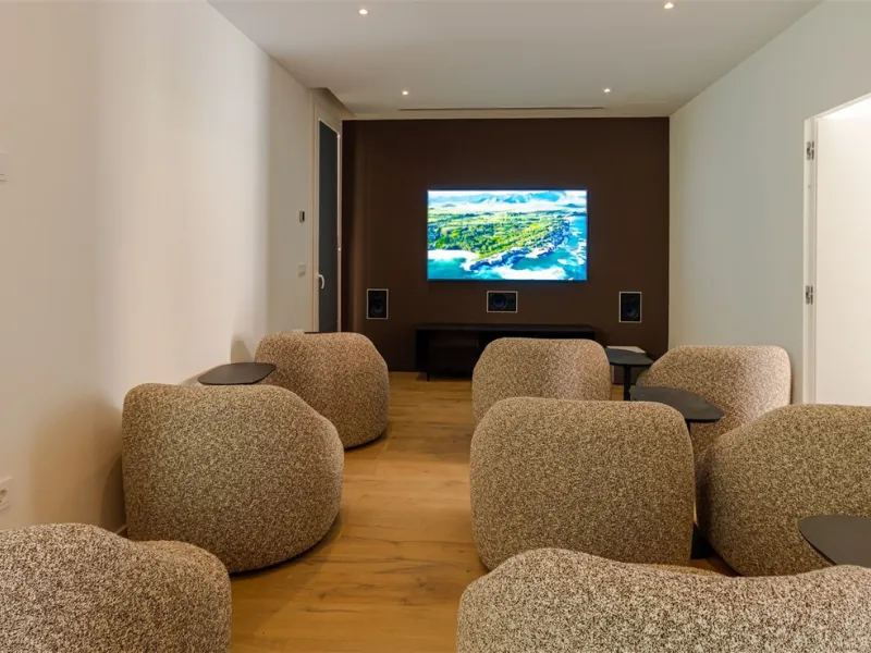 9 BEDROOM SOUTH-WEST FACING LUXURIOUS VILLAS WITH 2 HEATED SWIMMING POOLS, CINEMA ROOM, GYM AND WINE BODEGA CLOSE TO THE BEACH.