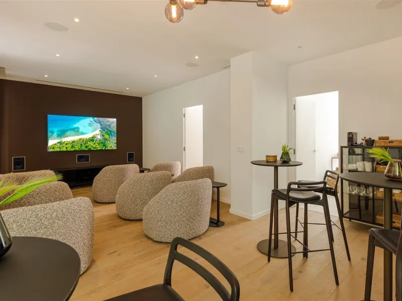 9 BEDROOM SOUTH-WEST FACING LUXURIOUS VILLAS WITH 2 HEATED SWIMMING POOLS, CINEMA ROOM, GYM AND WINE BODEGA CLOSE TO THE BEACH.