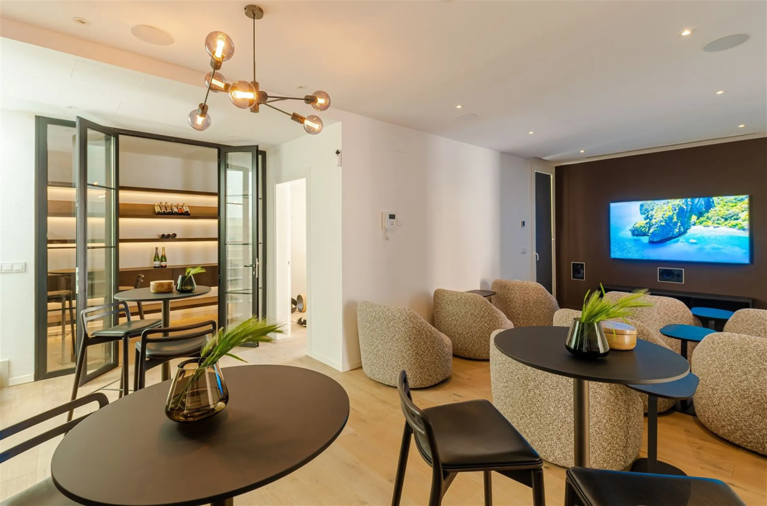 9 BEDROOM SOUTH-WEST FACING LUXURIOUS VILLAS WITH 2 HEATED SWIMMING POOLS, CINEMA ROOM, GYM AND WINE BODEGA CLOSE TO THE BEACH.