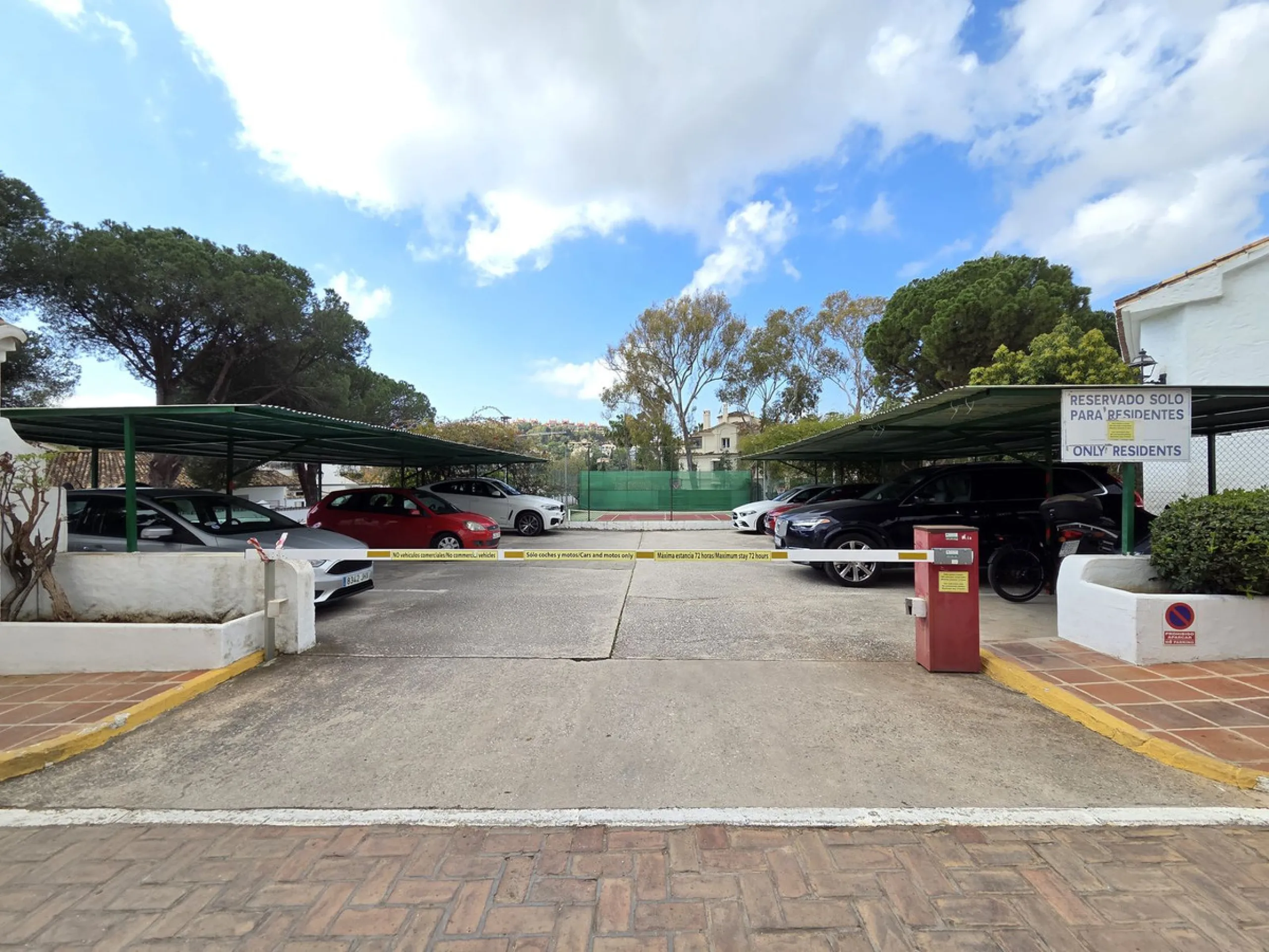LOS NARANJOS COUNTRY CLUB