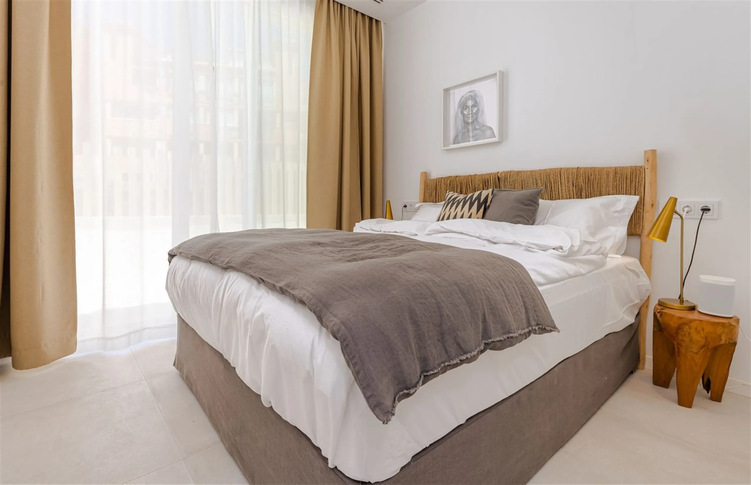 9 BEDROOM SOUTH-WEST FACING LUXURIOUS VILLAS WITH 2 HEATED SWIMMING POOLS, CINEMA ROOM, GYM AND WINE BODEGA CLOSE TO THE BEACH.