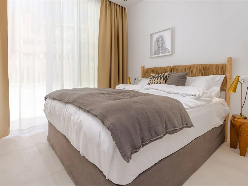 9 BEDROOM SOUTH-WEST FACING LUXURIOUS VILLAS WITH 2 HEATED SWIMMING POOLS, CINEMA ROOM, GYM AND WINE BODEGA CLOSE TO THE BEACH.