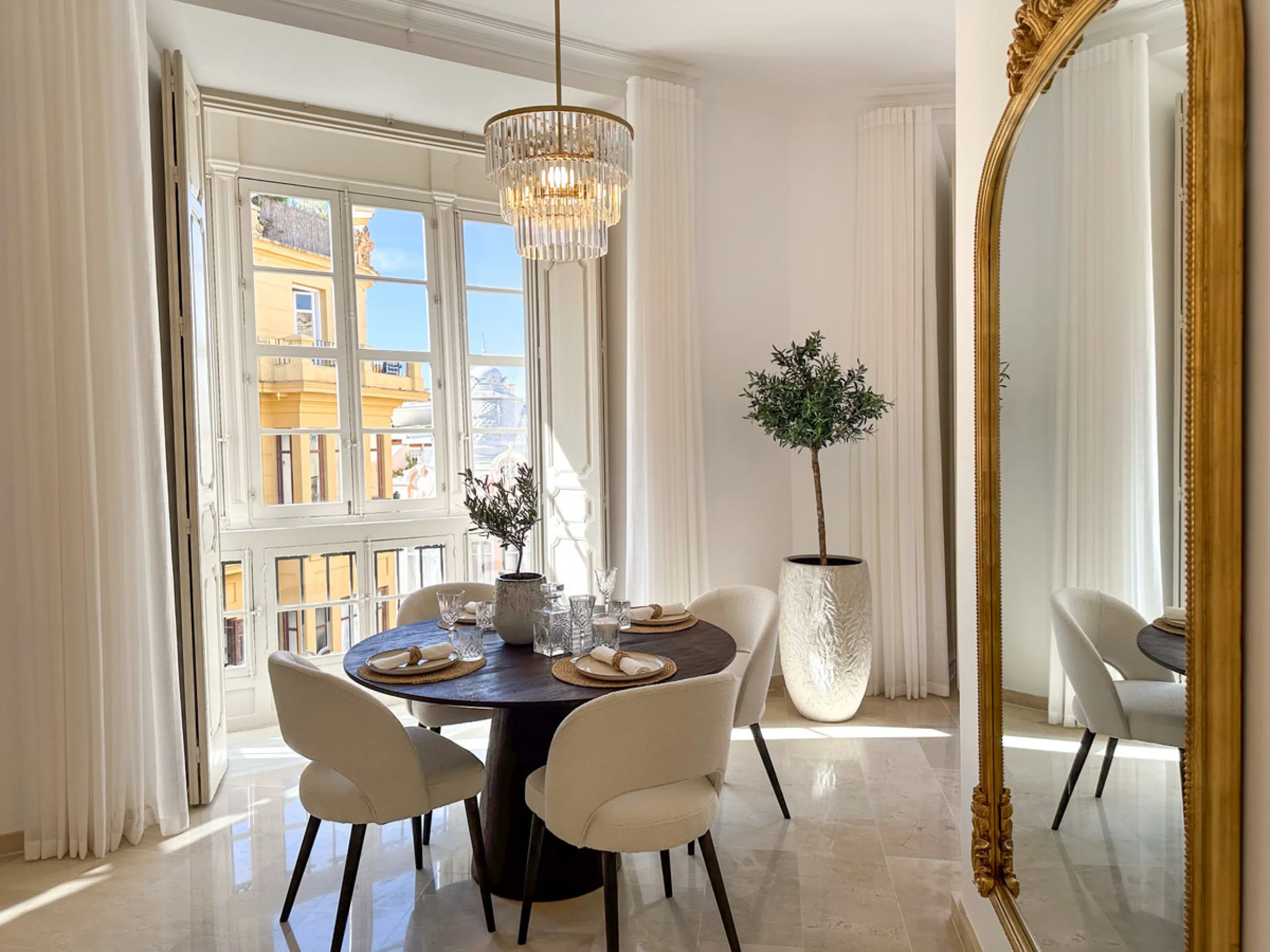 Apartment - Middle Floor Apartment в продаже в Málaga, Málaga. В доме 3 спален и 1 ванных комнат. Площадь дома 105 м²